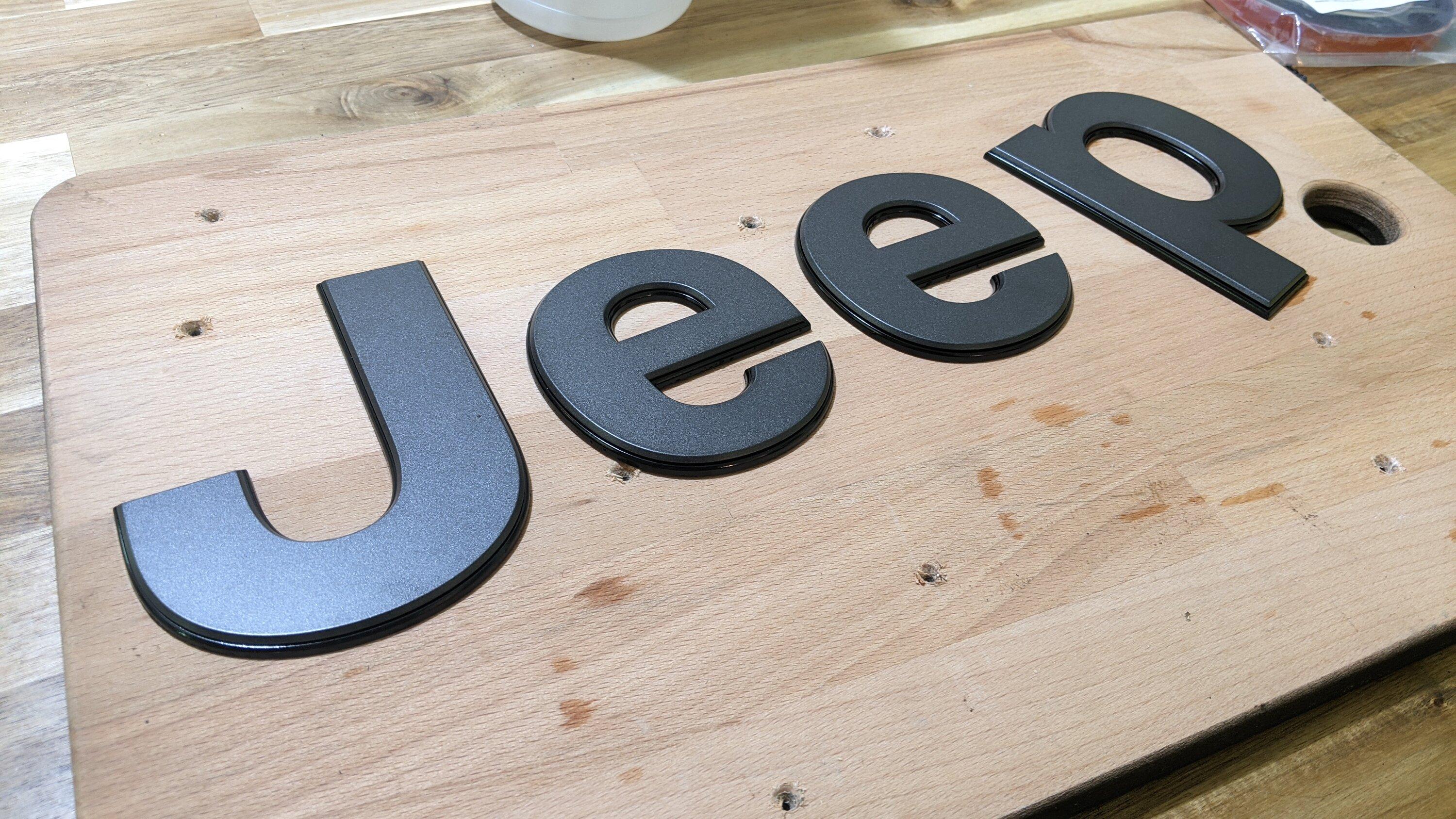 Jeep Gladiator Separating Tailgate Letters PXL_20220804_190849314.NIGHT