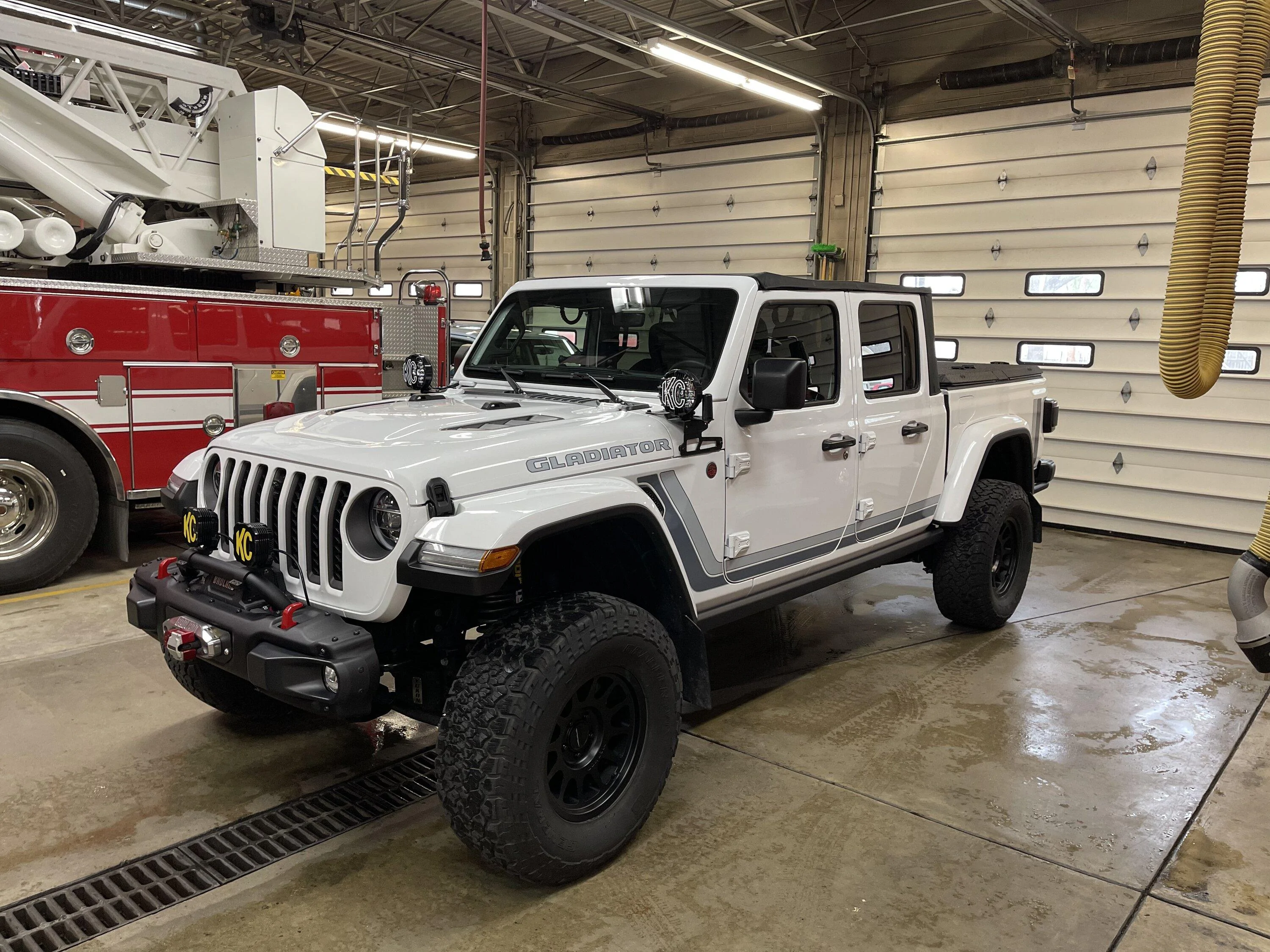 Jeep Gladiator Rugged Ridge Voyager Soft Top 62DC2144-438D-46BB-B2FE-0261B741C35C