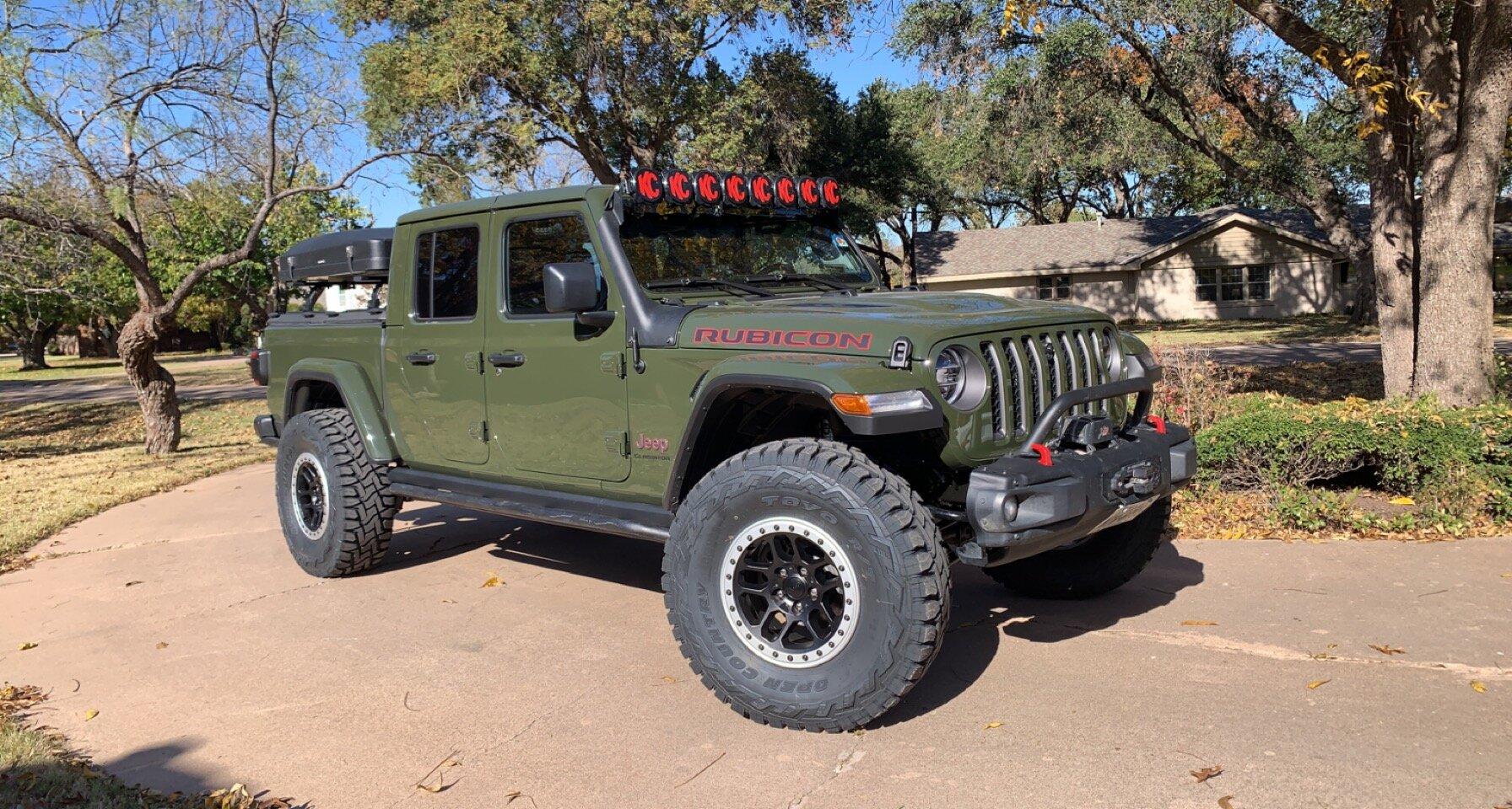 Jeep Gladiator Kc gravity 6 pro lights with mount. 82A7035B-EA99-4F3A-9F69-C901DAF60F4E