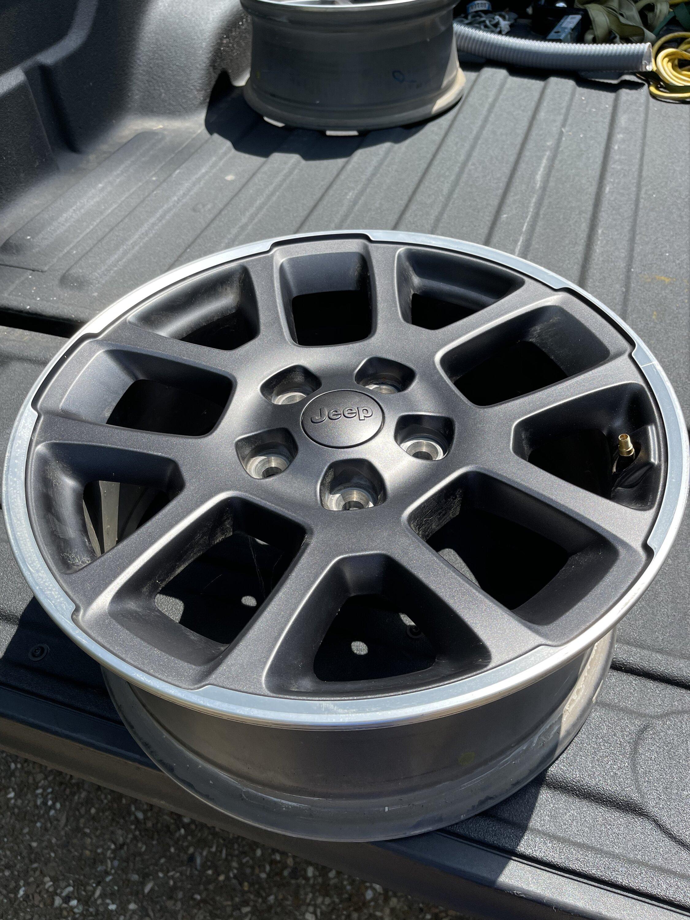Jeep Gladiator Gladiator Overland Wheels (2) 73051B8E-07AE-41CC-BB0C-558C42549ECA