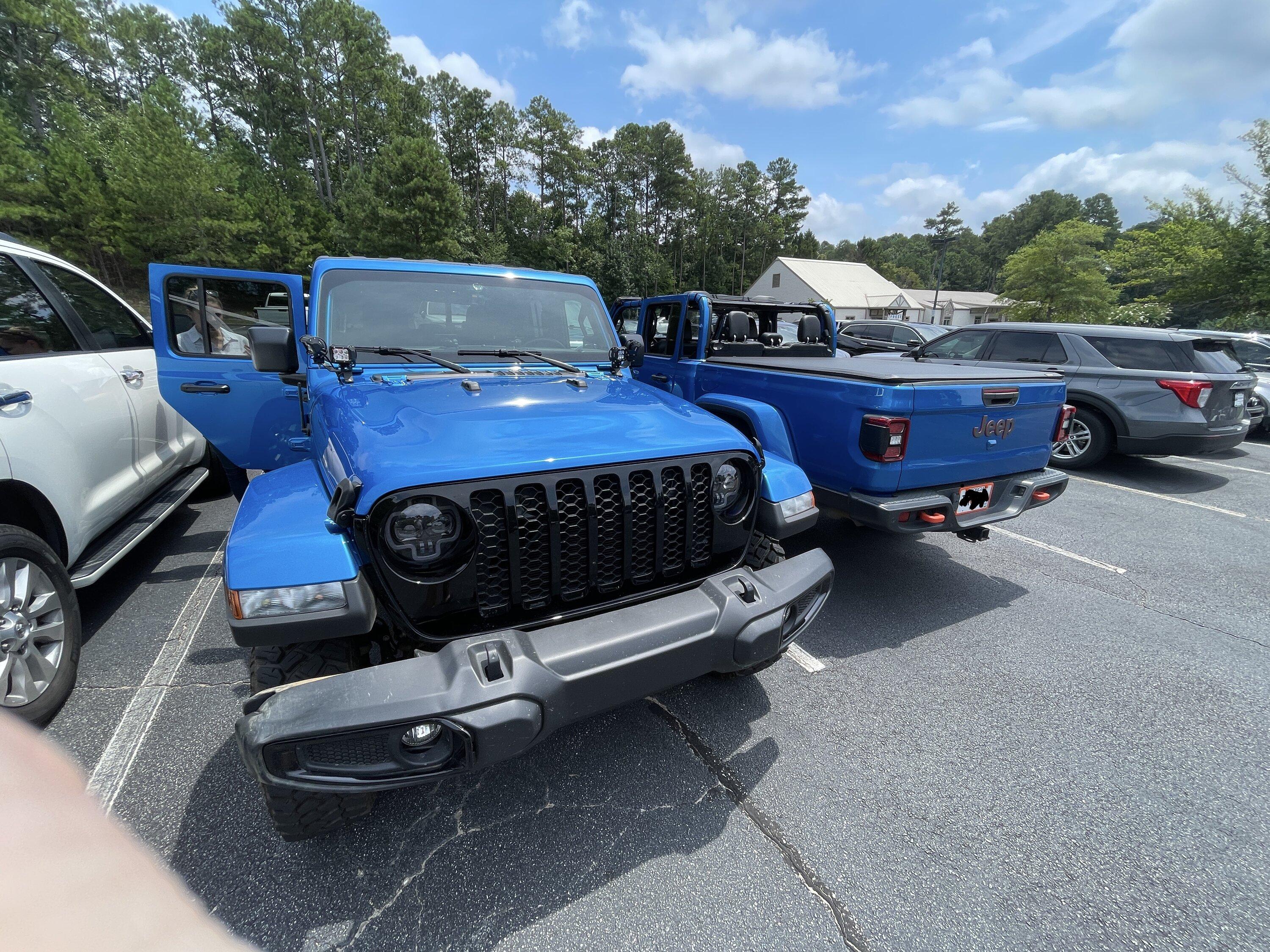 Jeep Gladiator Jeeps Parking Next To Jeeps IMG_1460.JPG