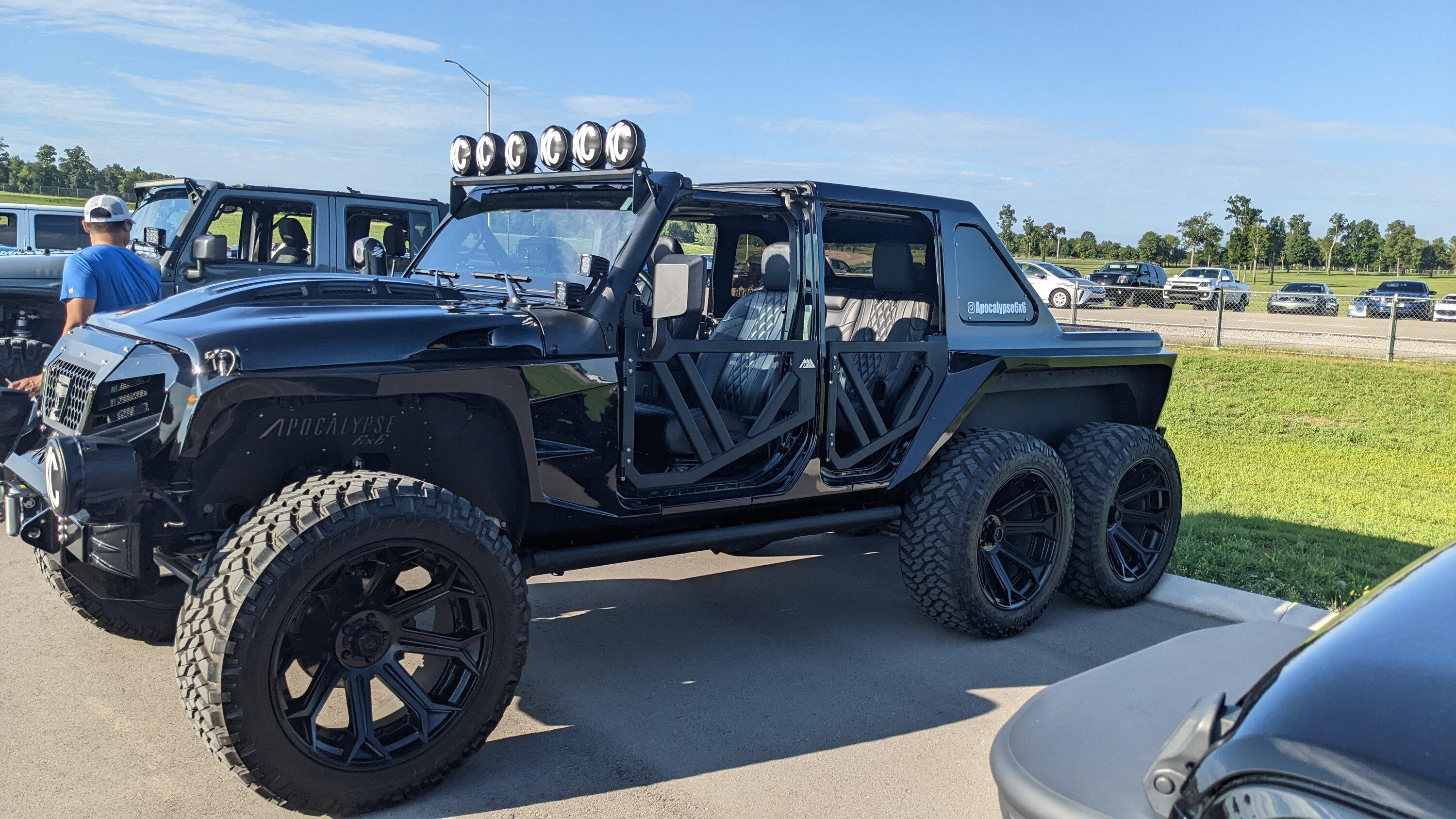 Jeep Gladiator Jeeps Parking Next To Jeeps PXL_20220806_130545428.MP