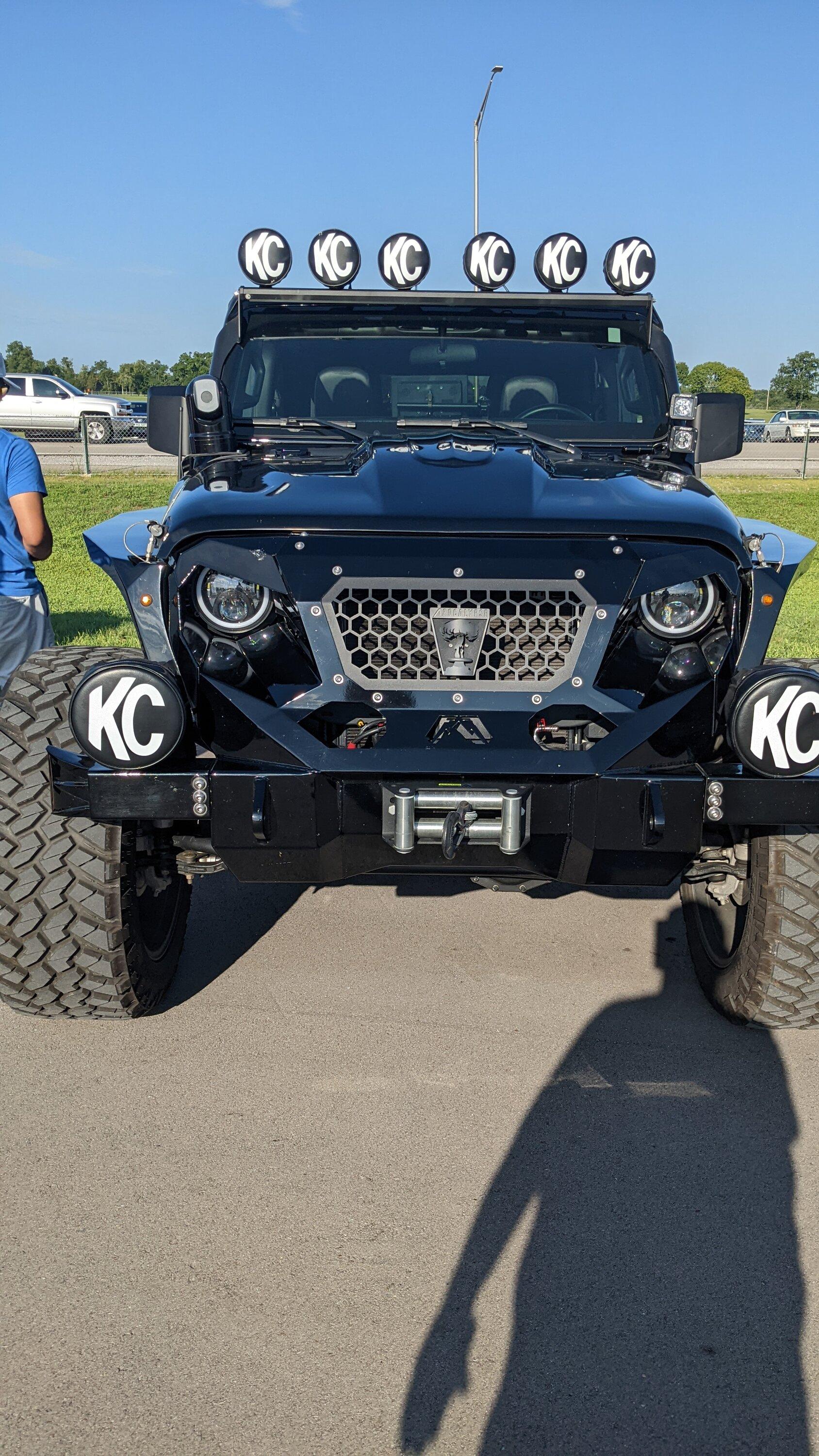 Jeep Gladiator Jeeps Parking Next To Jeeps PXL_20220806_130527092