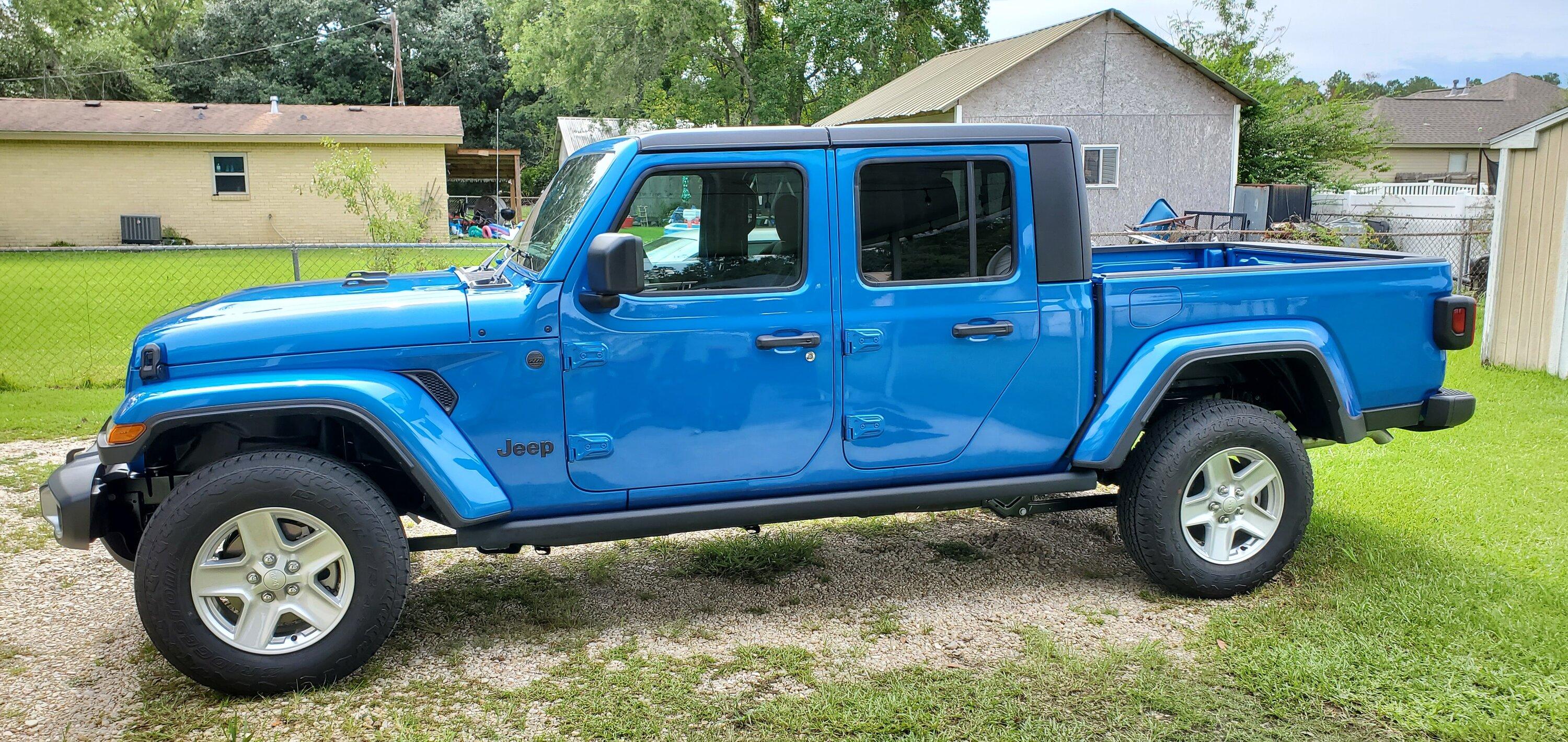 Jeep Gladiator My new '22 Sport (Hydro Blue) 20220806_161403