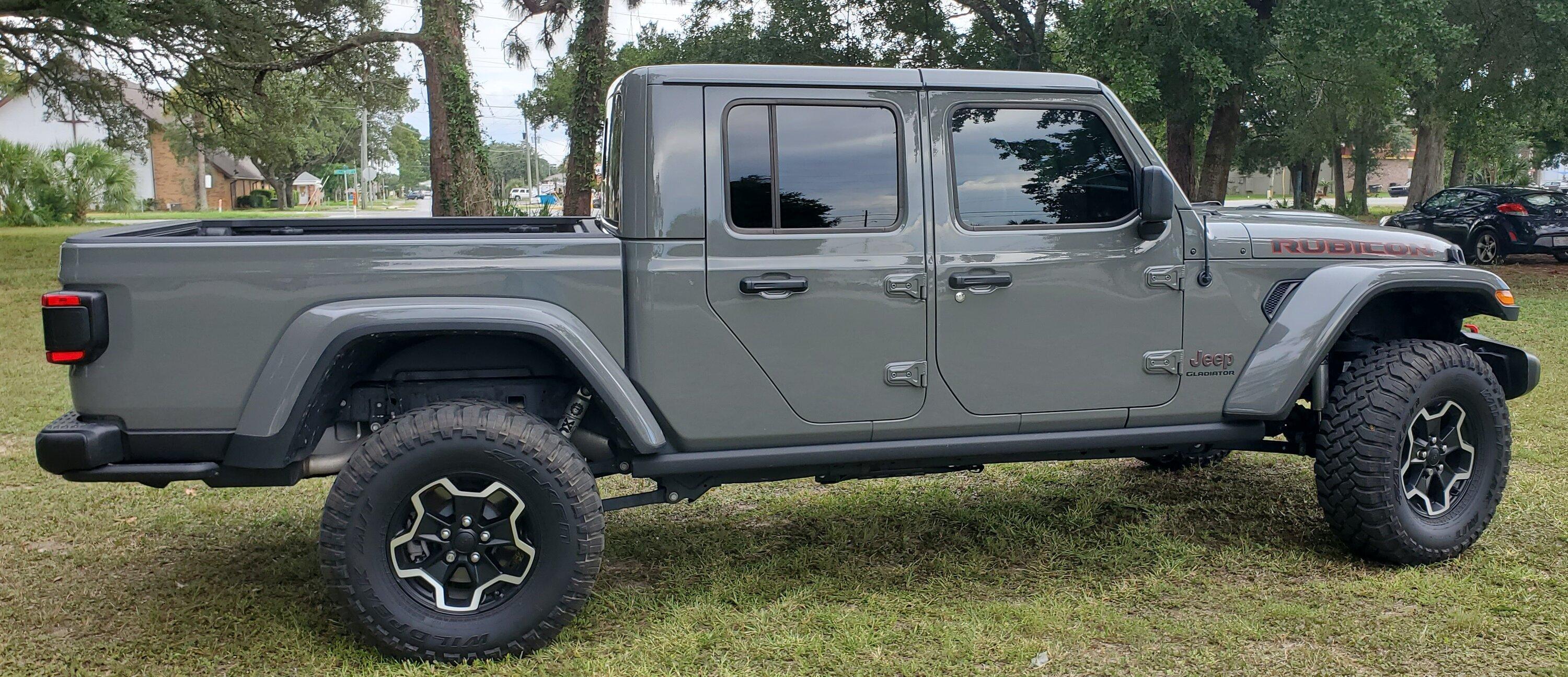 Jeep Gladiator STING GRAY Gladiator JT Club 20220806_Side_CropP