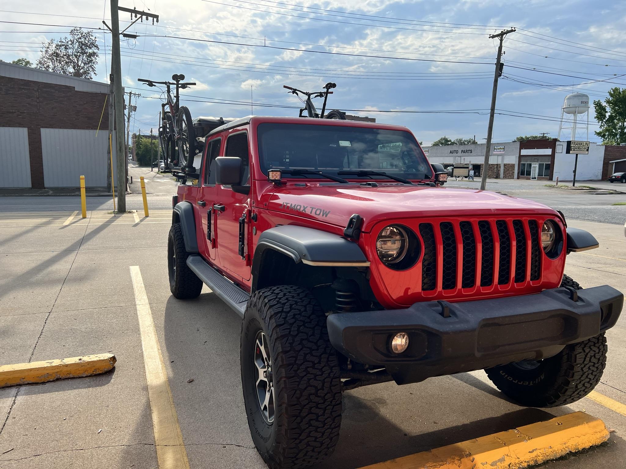 Jeep Gladiator Camping with your Gladiator FCF2042F-6BF5-4F4F-A86F-D7CC6A1615E1