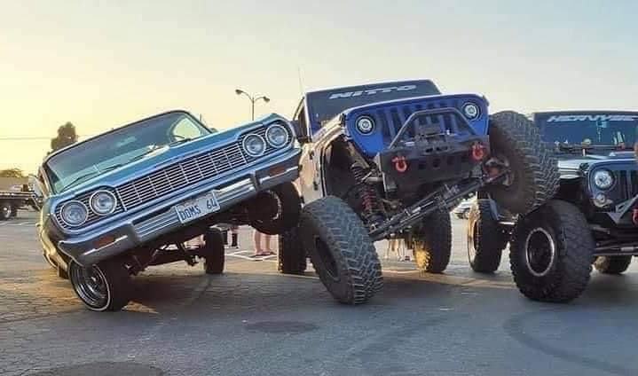 Jeep Gladiator Jeeps Parking Next To Jeeps 297581437_483507010446412_5492648475473114275_n