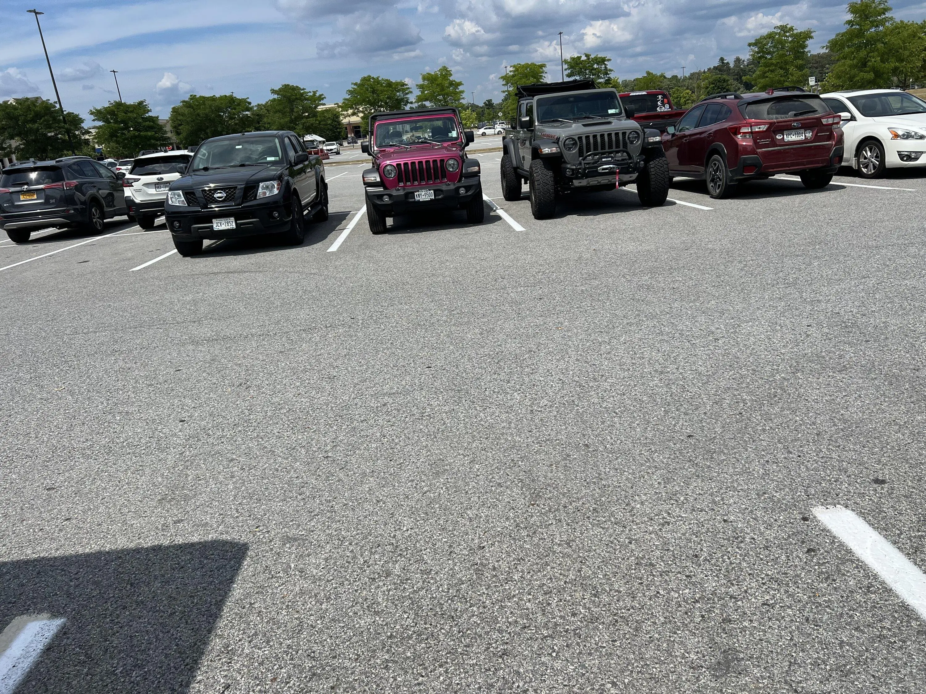 Jeep Gladiator Jeeps Parking Next To Jeeps 9B690A5D-B054-48A0-8A33-65BF2849281C