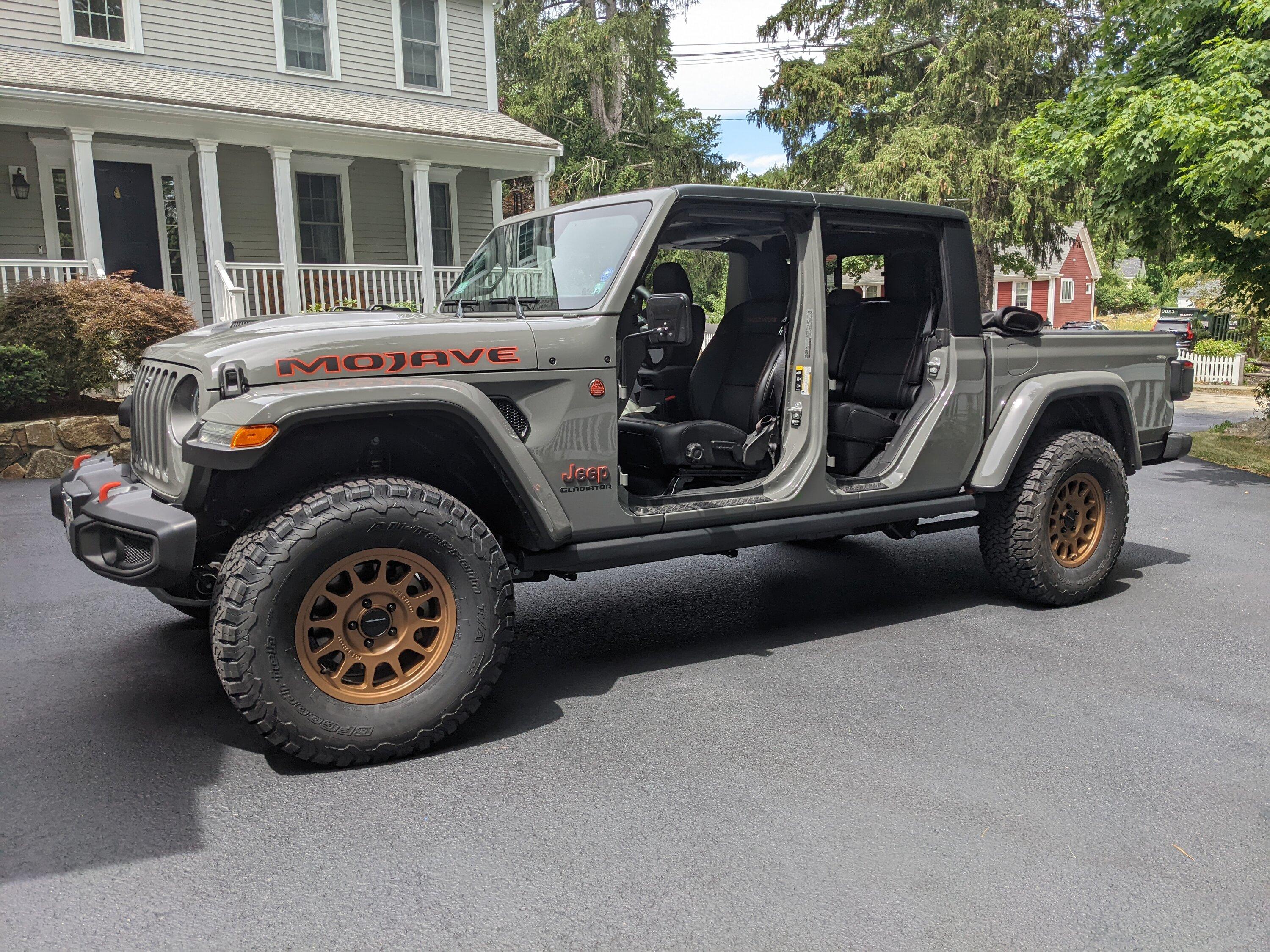 Jeep Gladiator Help me decide to go 35s or not on Mojave! PXL_20220726_162412700