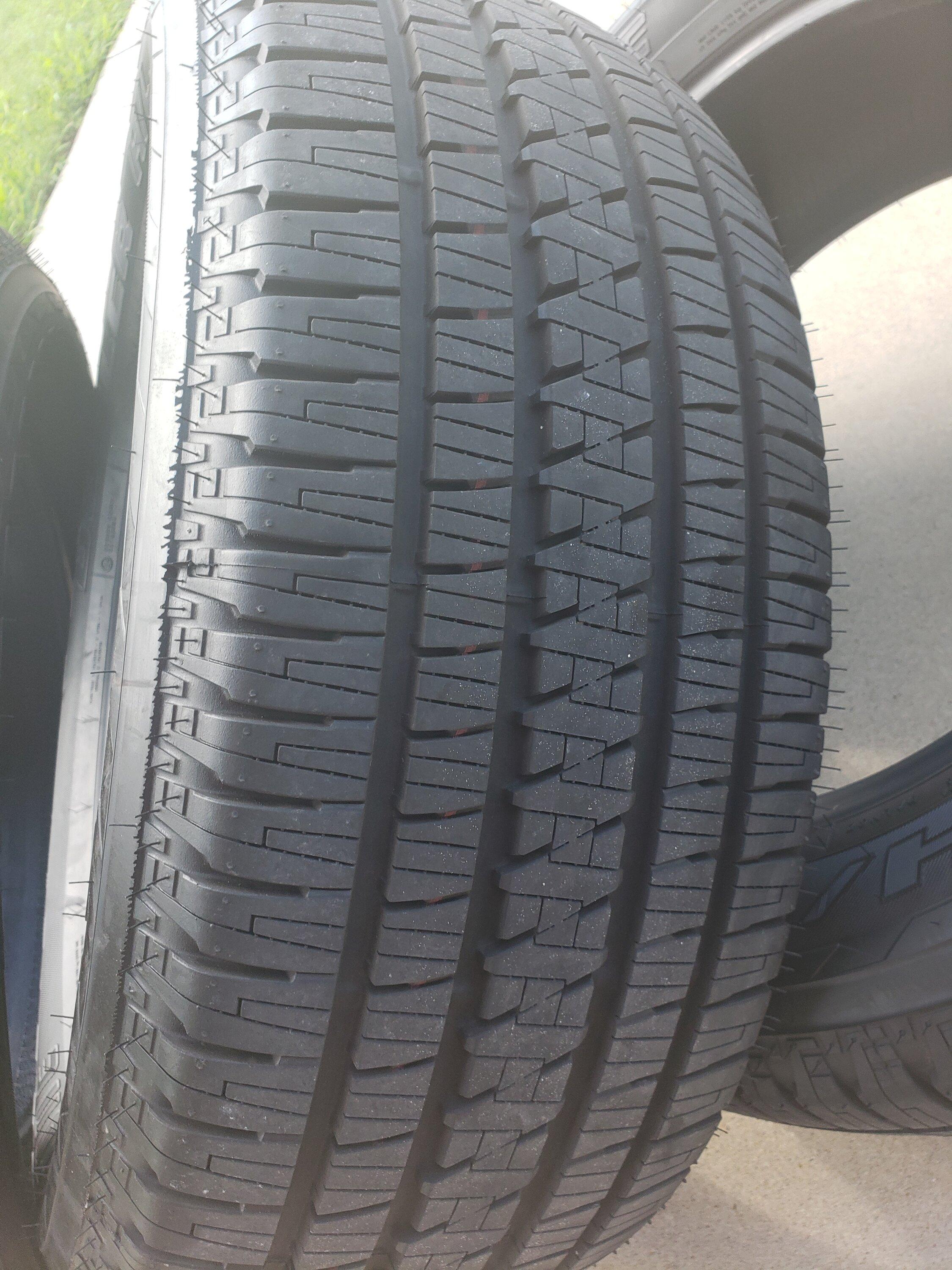 Jeep Gladiator High Altitude 275/65R20 Stock Tires - PRICE DROPPED tire tread life