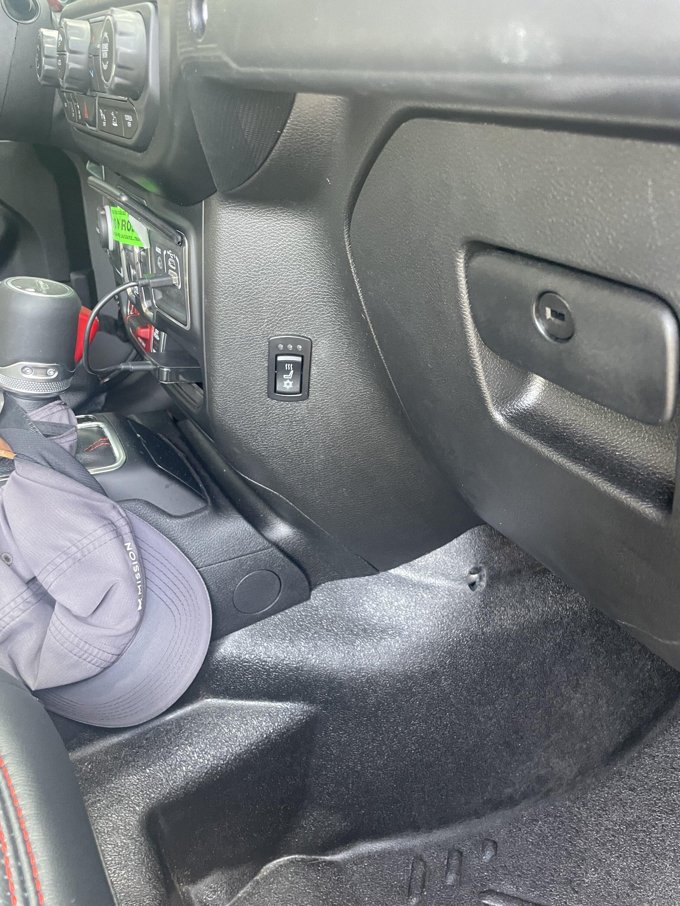 Jeep Gladiator Katzkin with Degreez Install 35F1D5F8-19B8-4CAF-A413-0B59F7C6A577