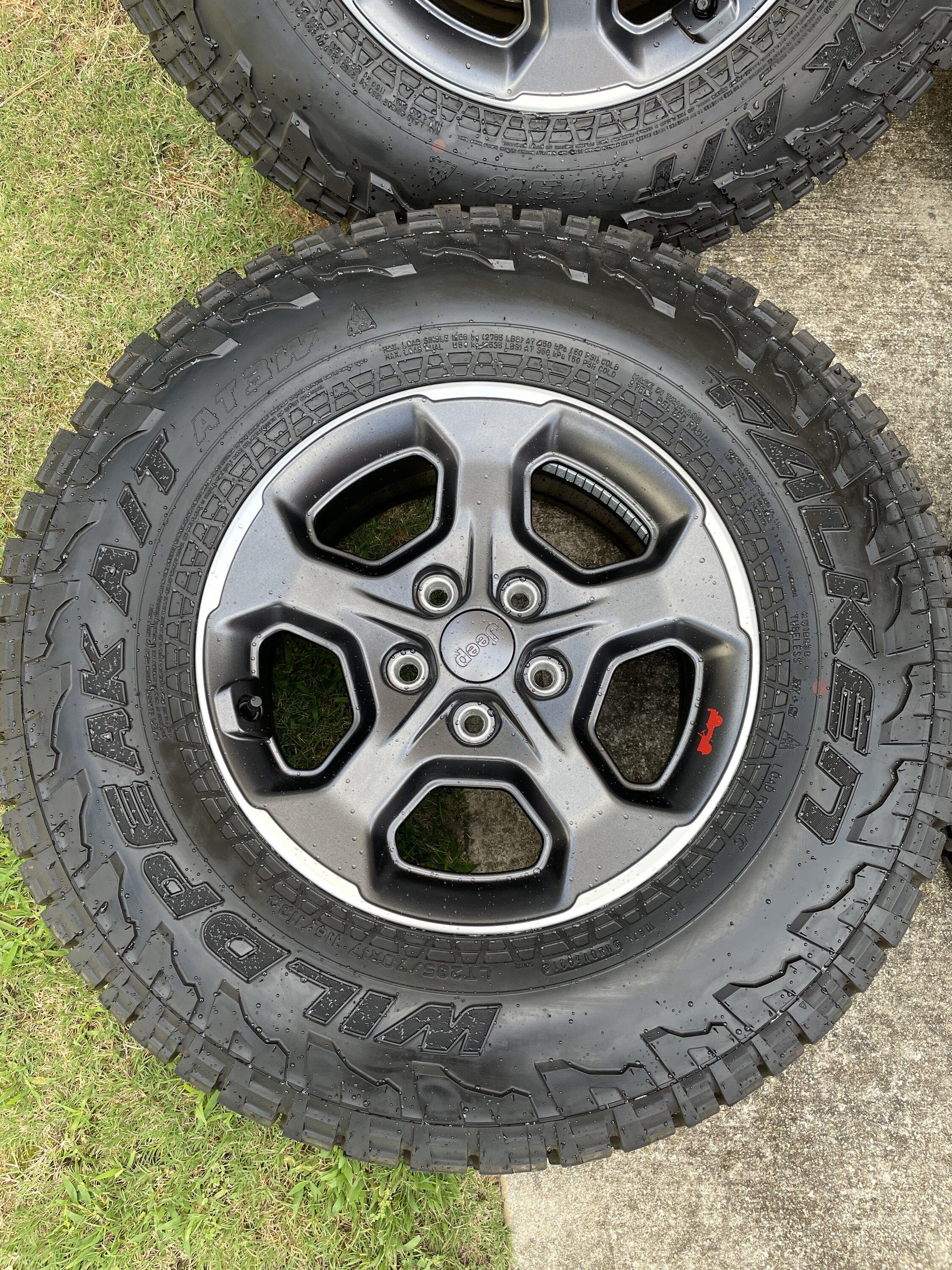 Jeep Gladiator 2022 Rubicon OEM wheel and tire take offs 413C796D-8219-476E-9172-802AFD7CD4EA