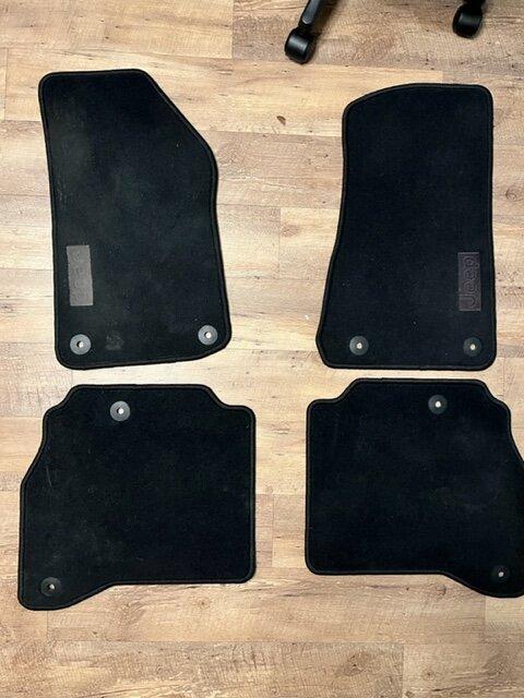 Jeep Gladiator 2022 Gladiator OEM Carpet Floor Mats $25 price drop IMG_2076