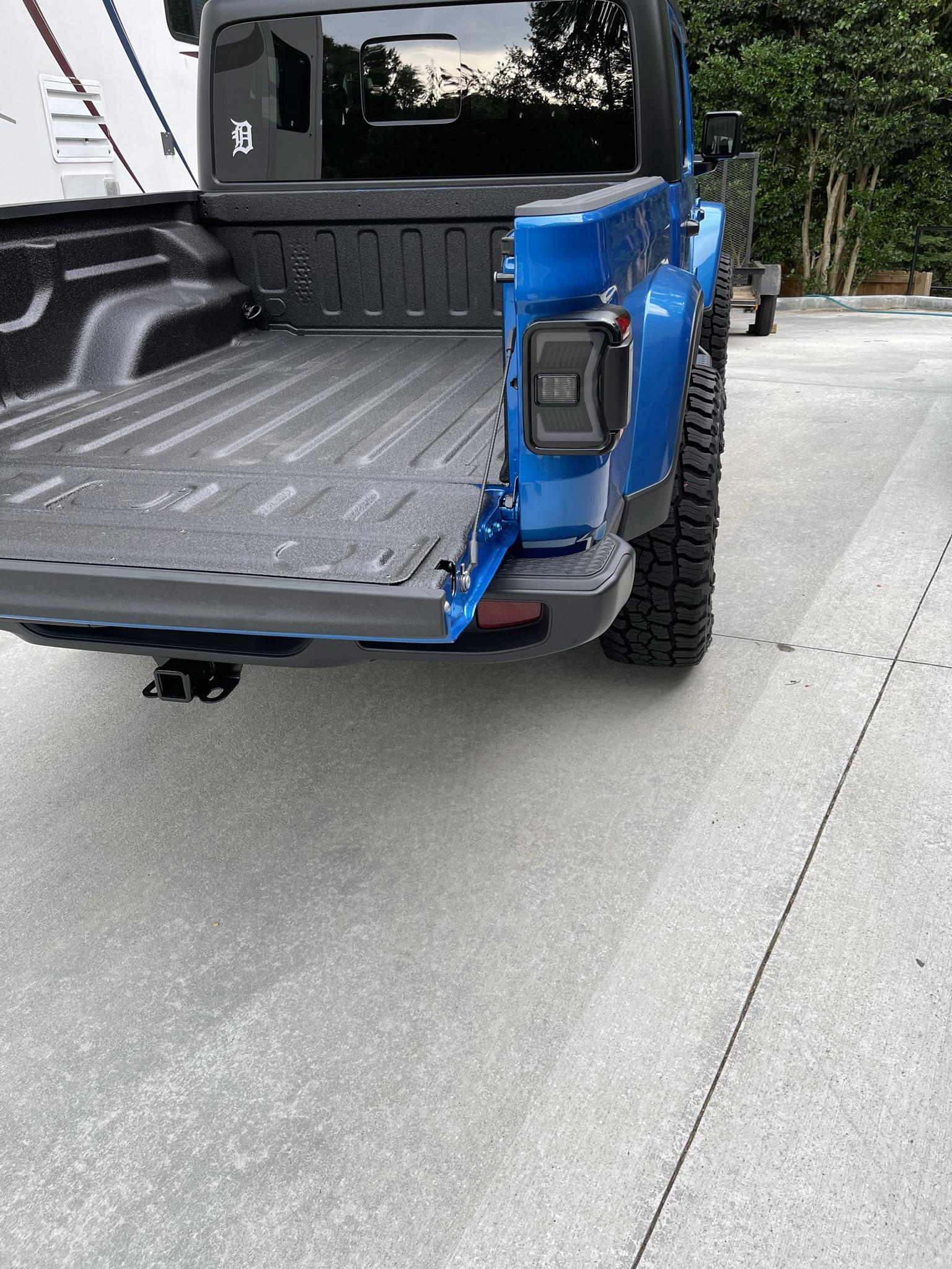 Jeep Gladiator 2022 Hydro Blue Sport S Altitude 9612AEC5-9717-4E08-B195-9A28441B9B9F