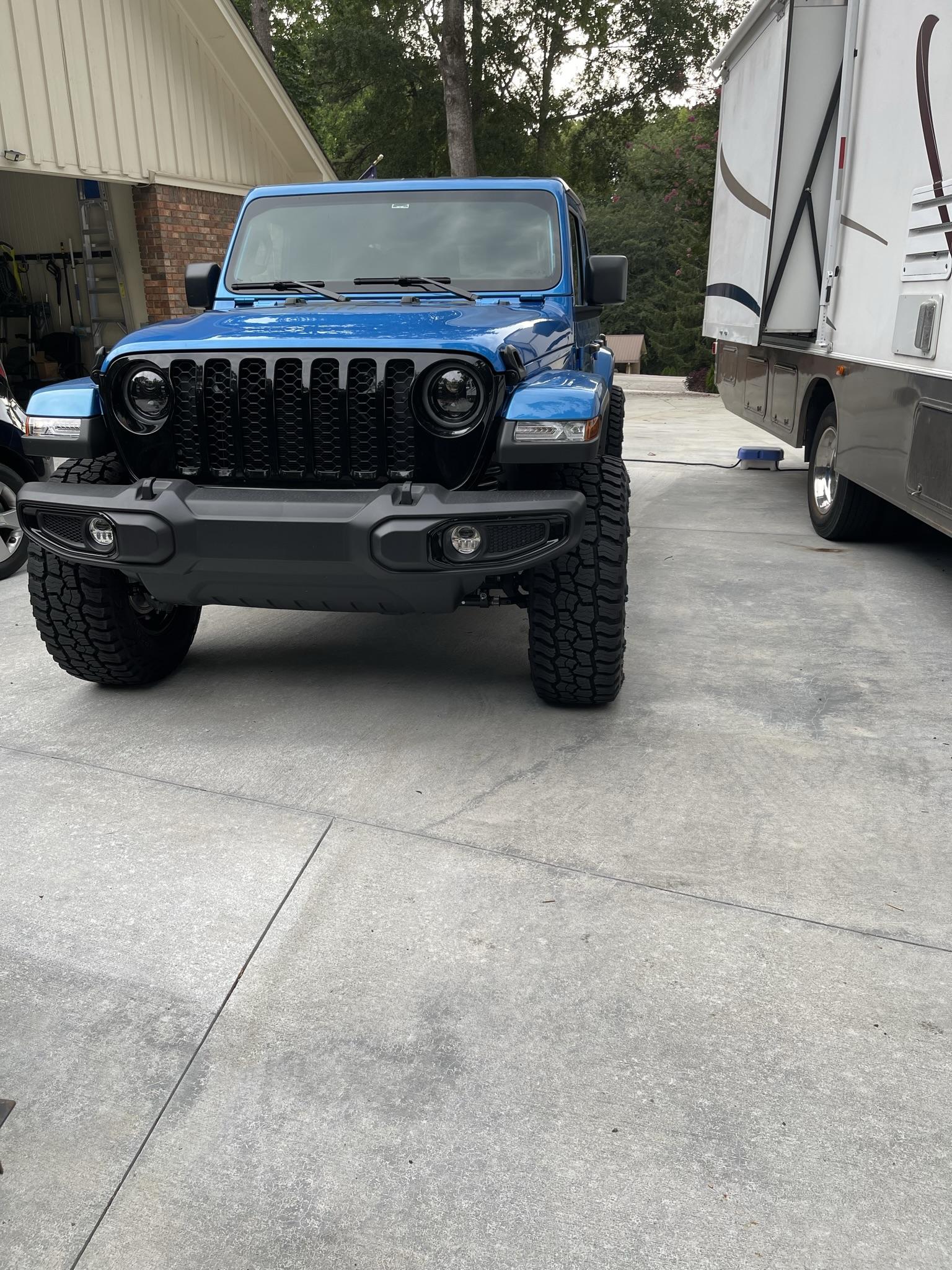 Jeep Gladiator 2022 Hydro Blue Sport S Altitude E34C1C50-F0FD-429D-A594-8F39920D2A1B