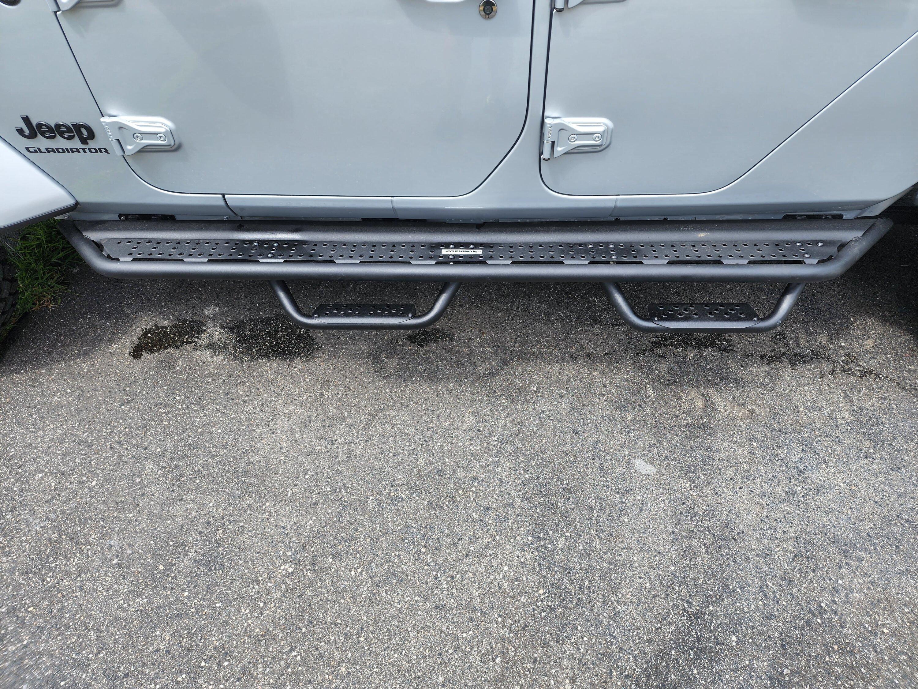 Jeep Gladiator Installed Go Rhino Dominator D6 Sliders/steps plus Optional Drop Steps - feedback & review 20220811_140410