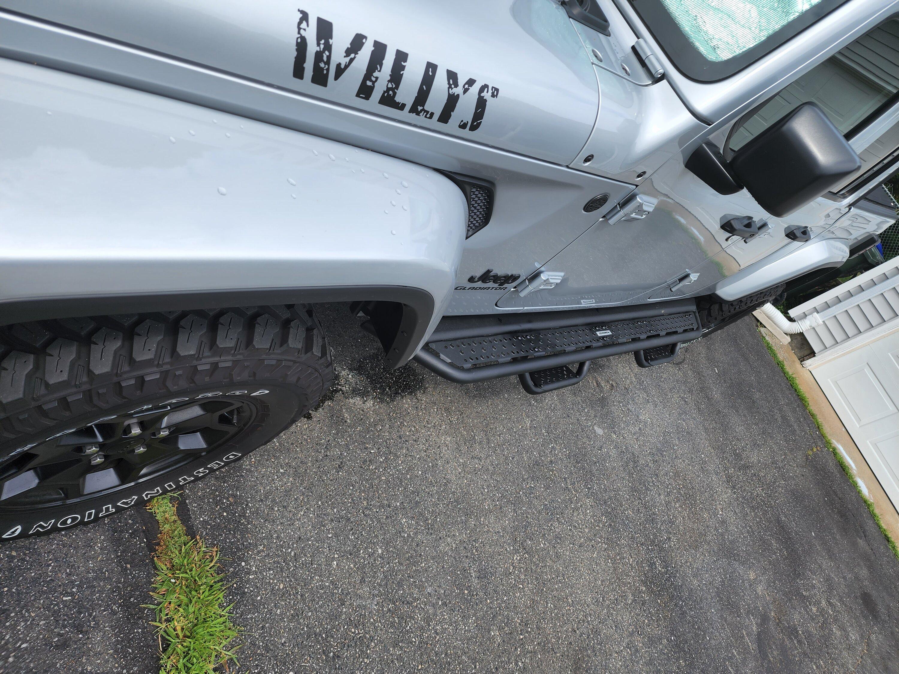 Jeep Gladiator Installed Go Rhino Dominator D6 Sliders/steps plus Optional Drop Steps - feedback & review 20220811_140416