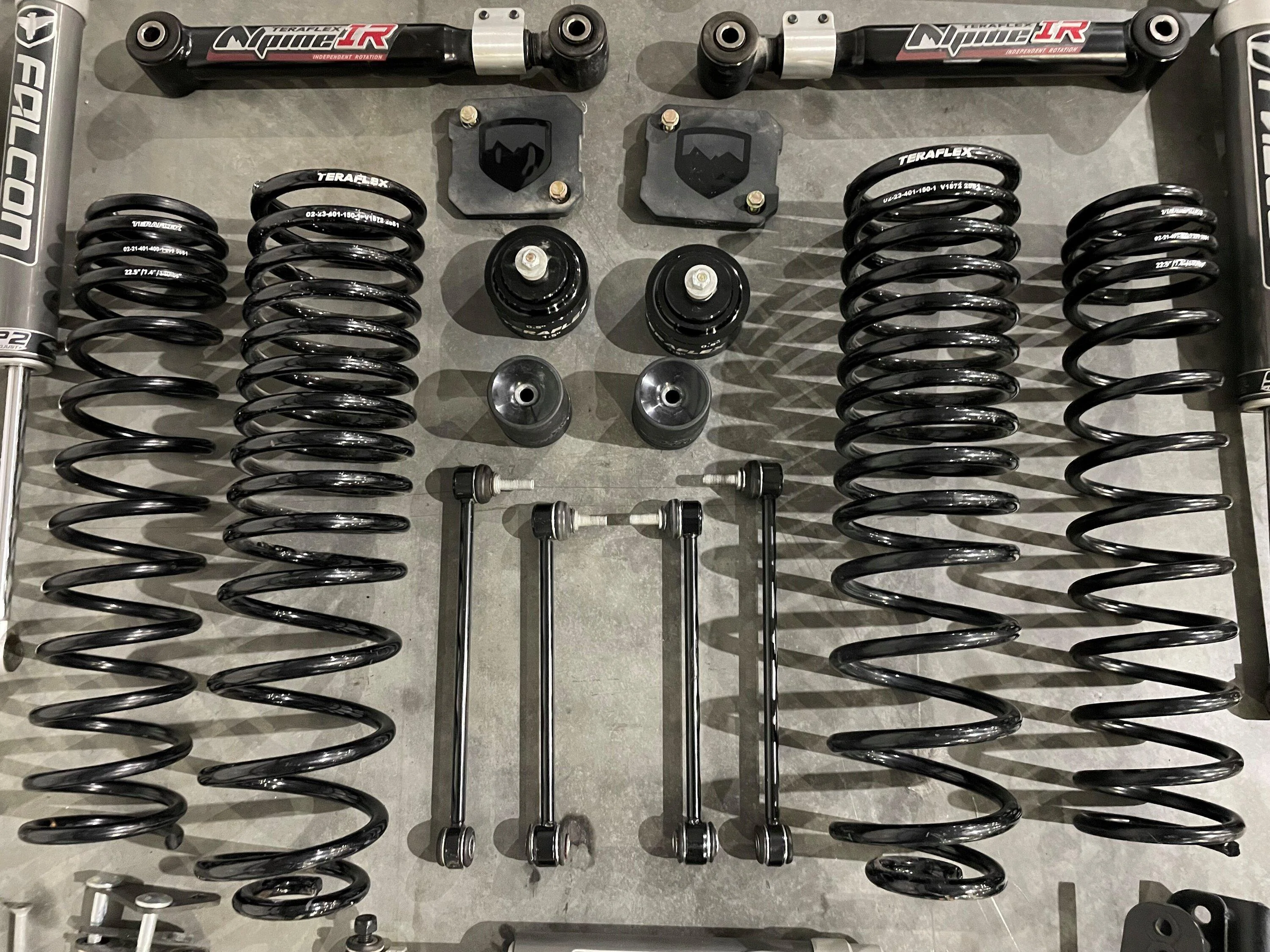 Jeep Gladiator Complete TERAFLEX 3.5" Coil Lift w/ 8 Alpine IR Arms, Falcon Shocks, Nexus Stabilizer utymty