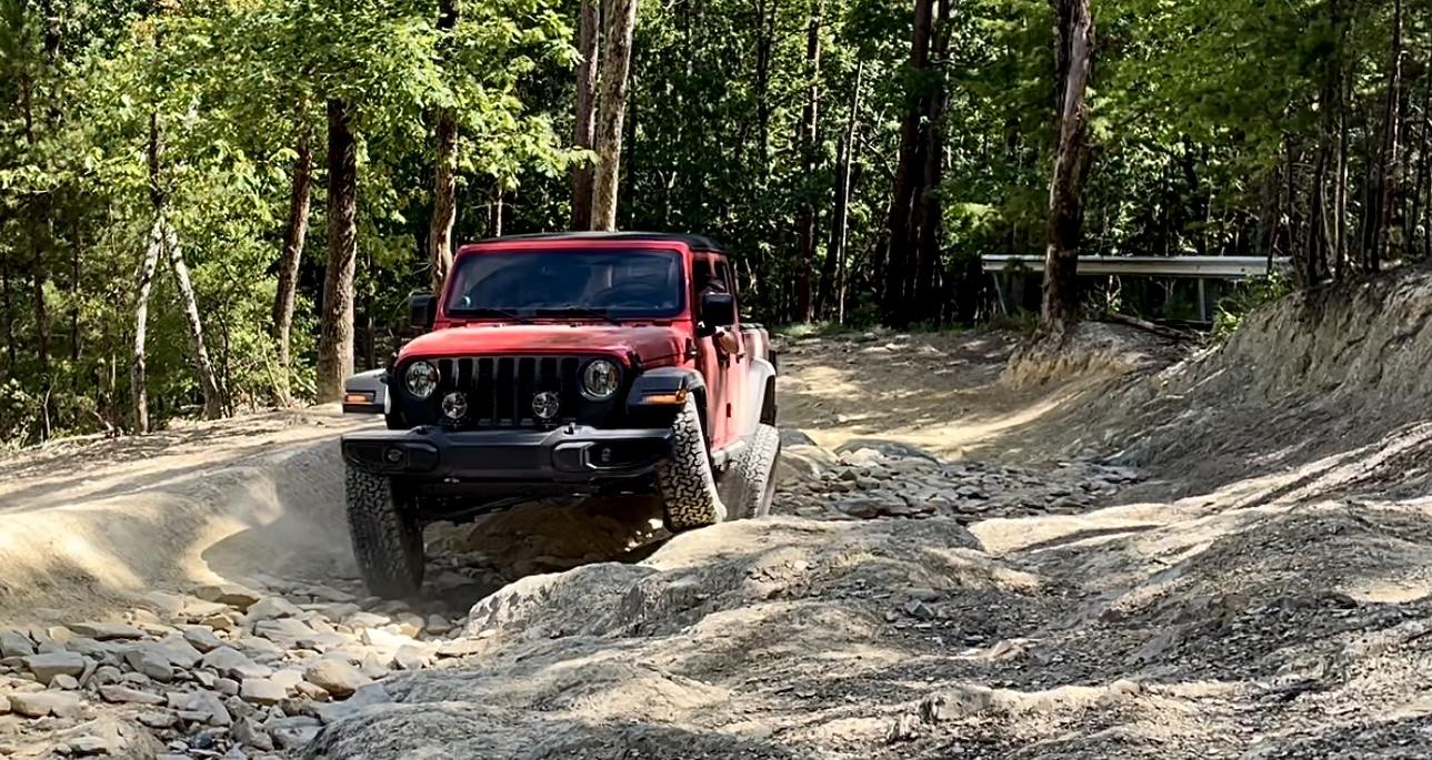 Jeep Gladiator Flexed/flexing- show off ? post your photo & info! DF0814C3-8CB8-42E4-BC9E-2CFC43FF42E7