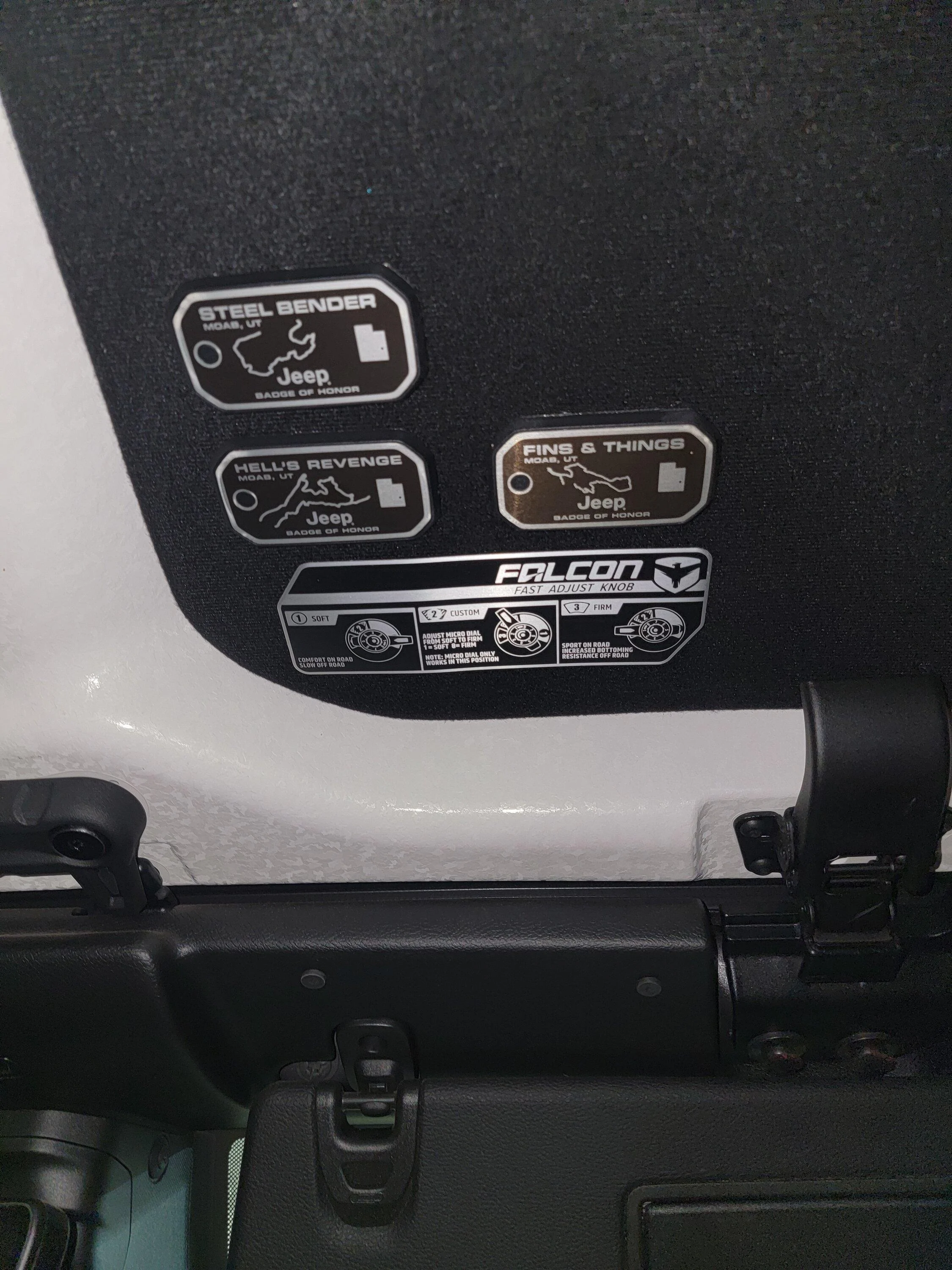 Jeep Gladiator How/where do you put your Badge of Honor badges? 20220811_205953