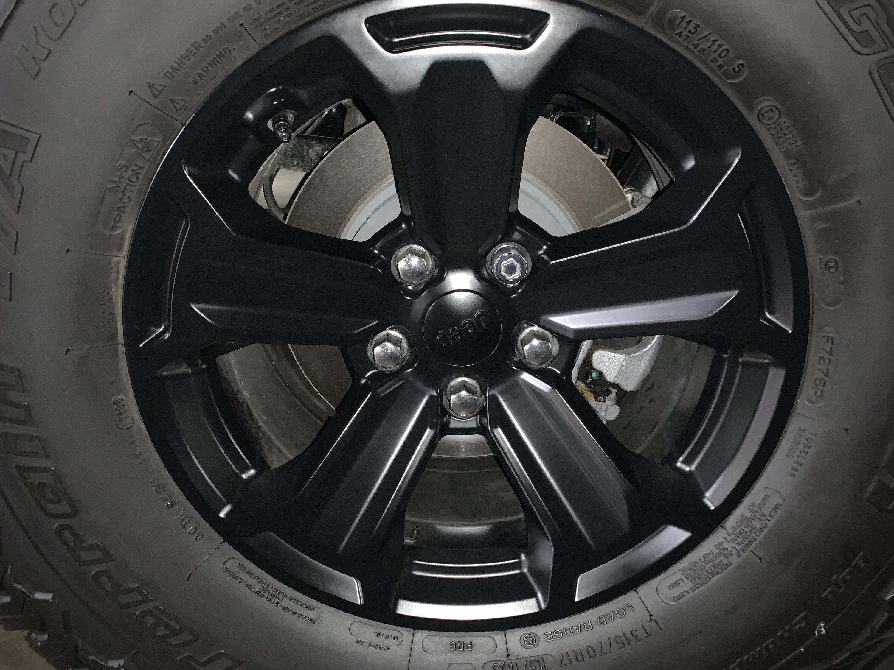 Jeep Gladiator Los Angeles - Set of (5) Good Condition Quadratec Recon Wheels IMG_0515