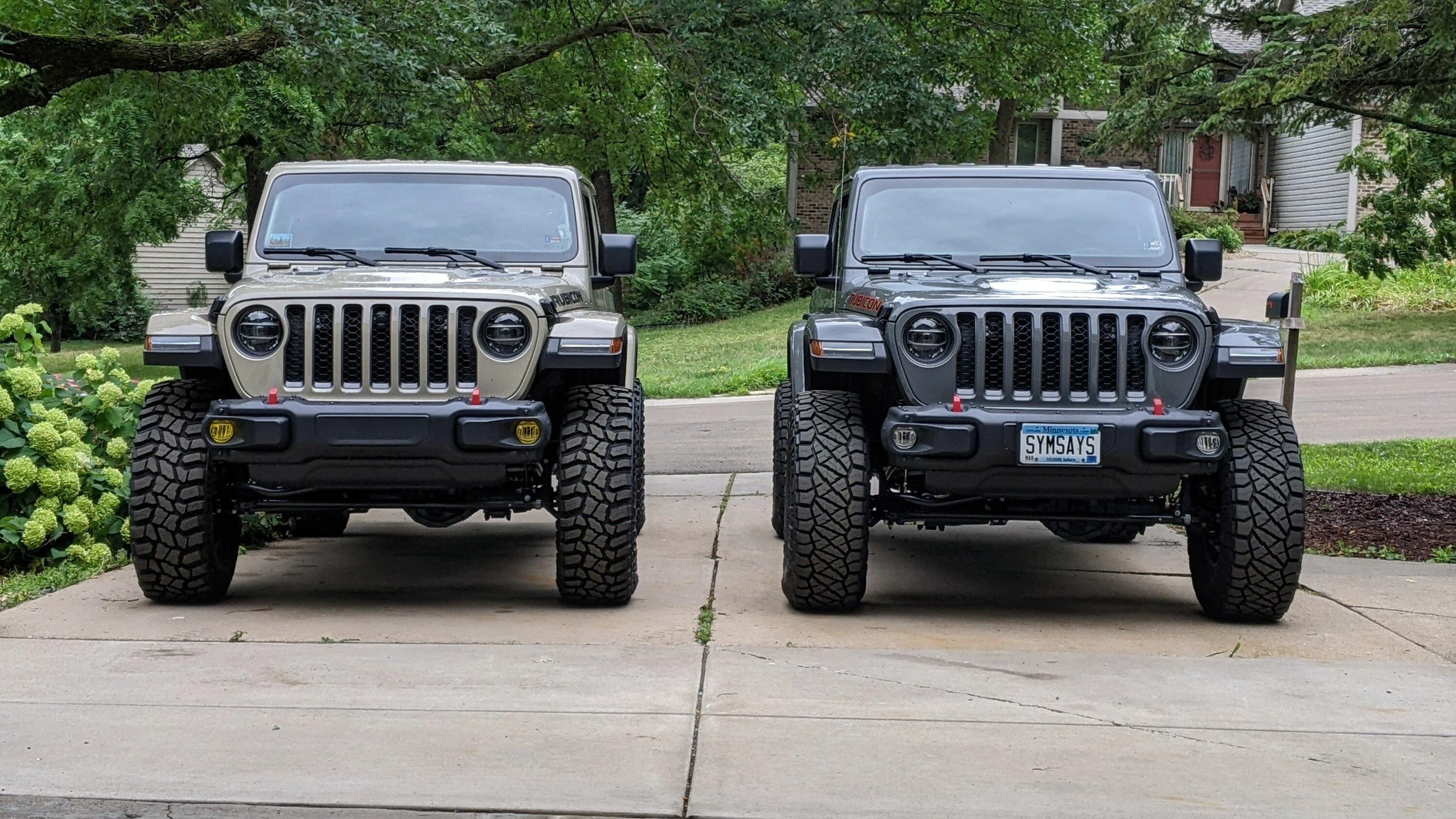 Jeep Gladiator Jeeps Parking Next To Jeeps PXL_20220812_171721837