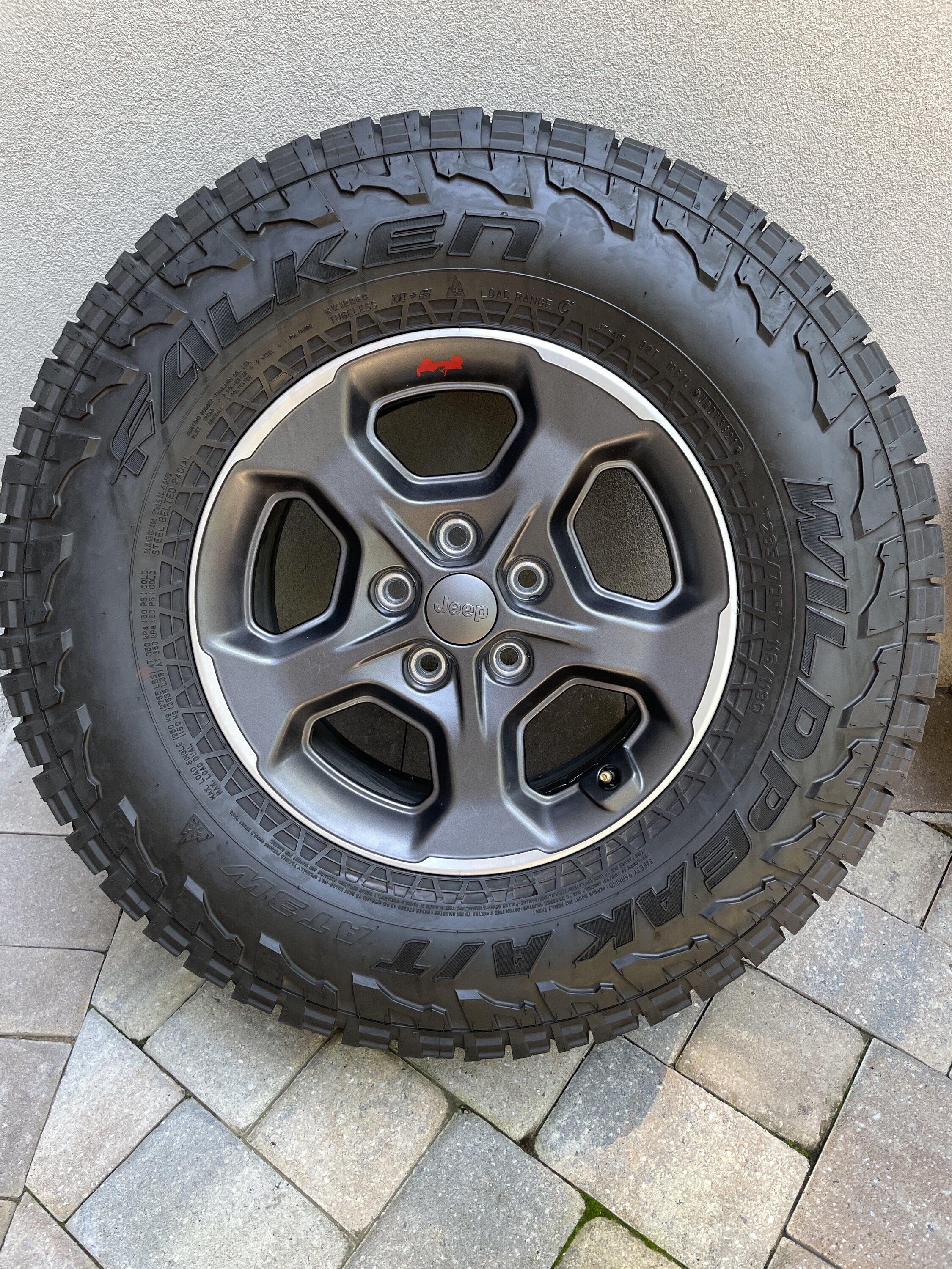 Jeep Gladiator Like New 2022 Rubicon Tires+Wheels 2D1B9F21-C4CF-4D9F-AA4C-123F7727CFB5