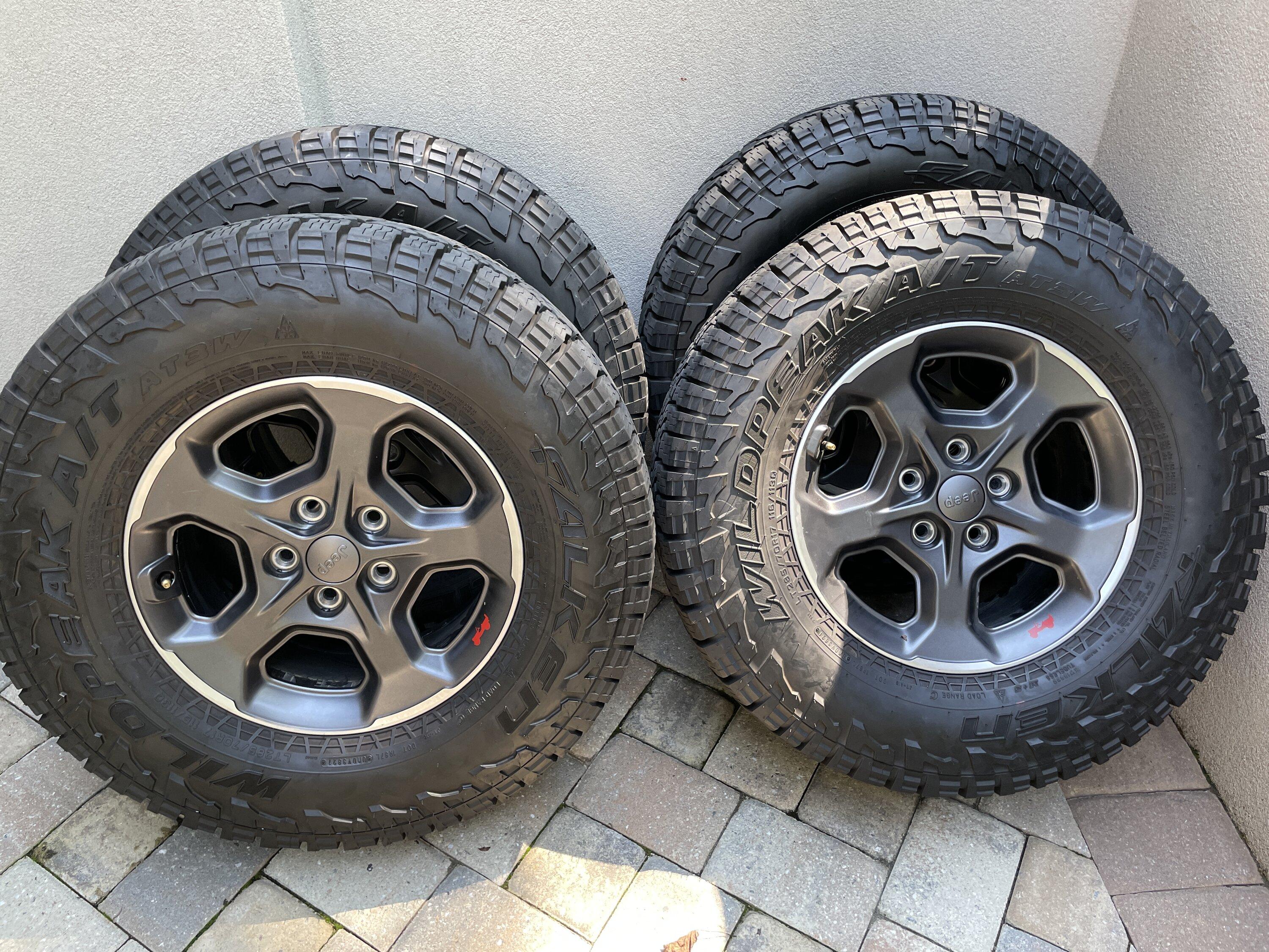 Jeep Gladiator Like New 2022 Rubicon Tires+Wheels DD13F7B6-1609-4707-BFED-9CFE506CEF2D