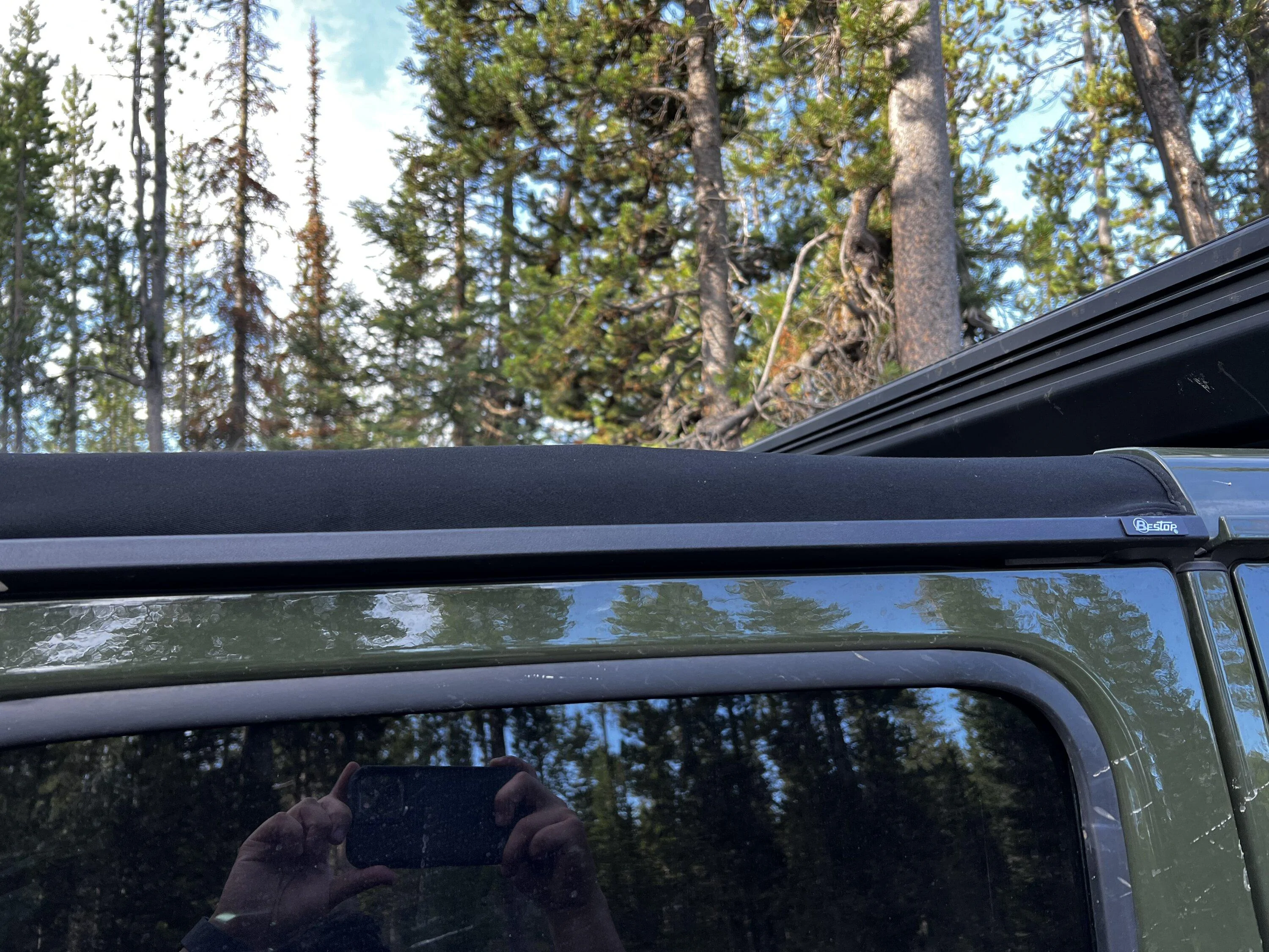 Jeep Gladiator Bestop sunrider black twill 0171403E-7AFE-4021-9A9E-EF26505C31CC