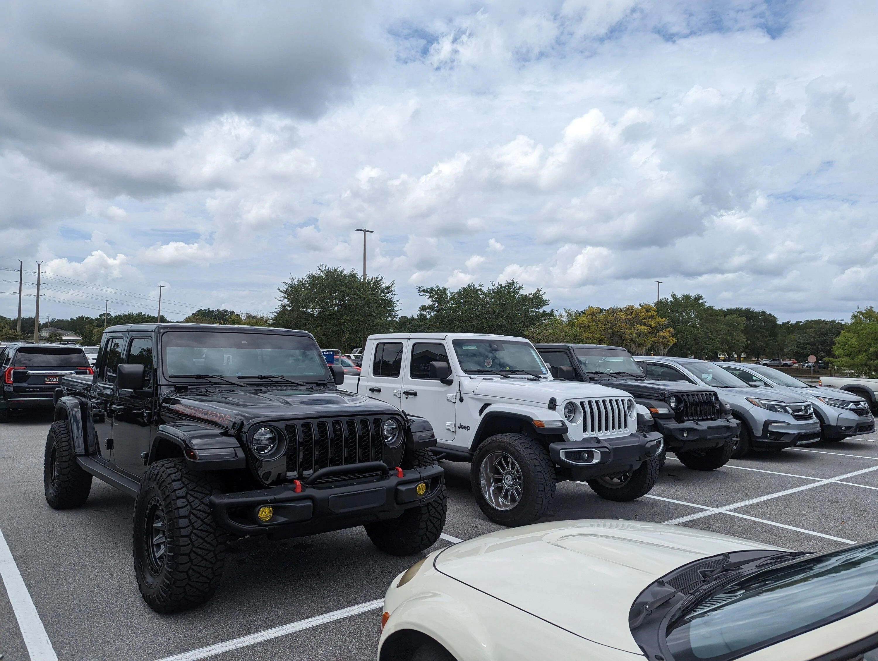 Jeep Gladiator Jeeps Parking Next To Jeeps PXL_20220813_174223151