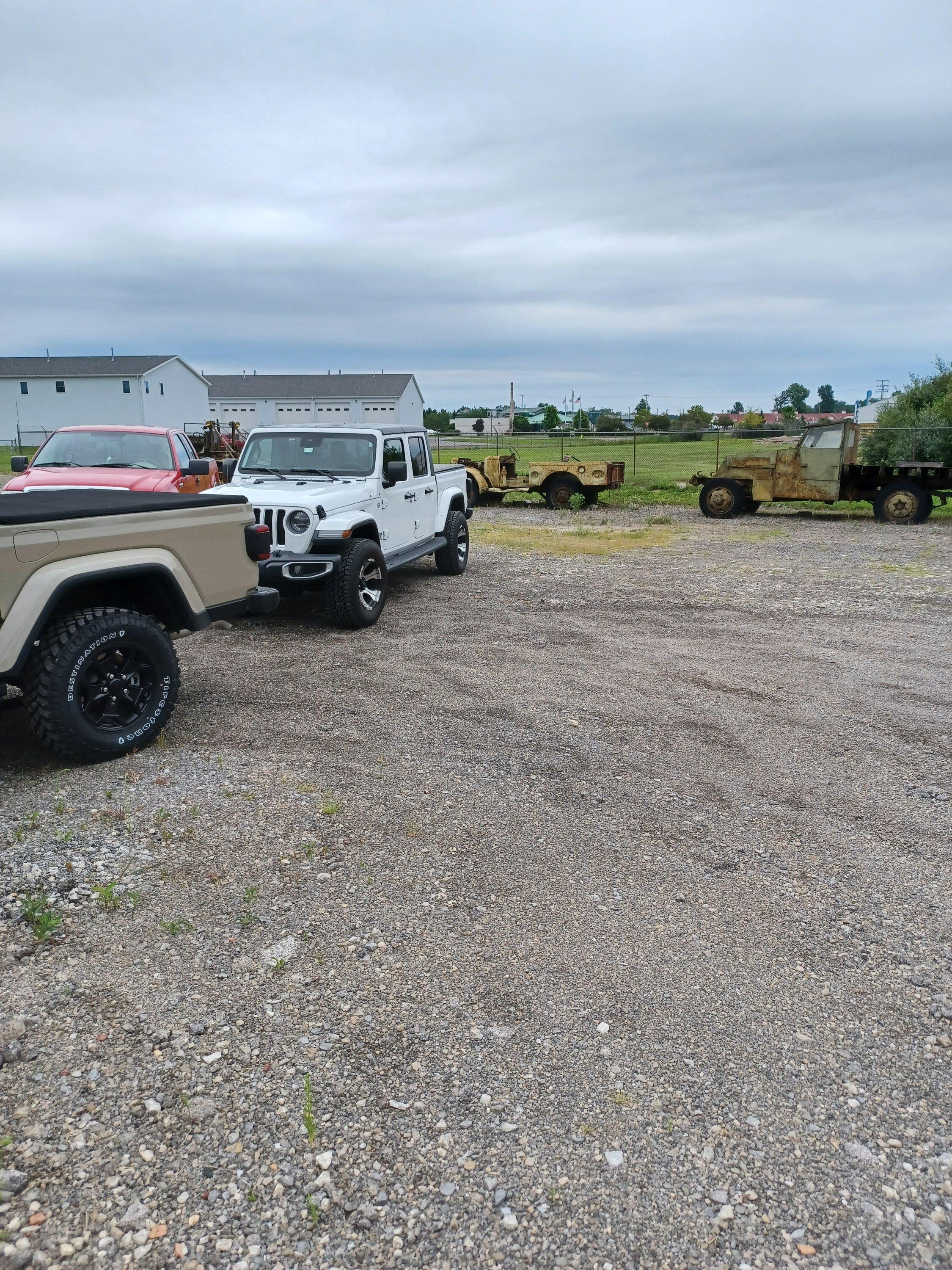 Jeep Gladiator Jeeps Parking Next To Jeeps 20220814_110455