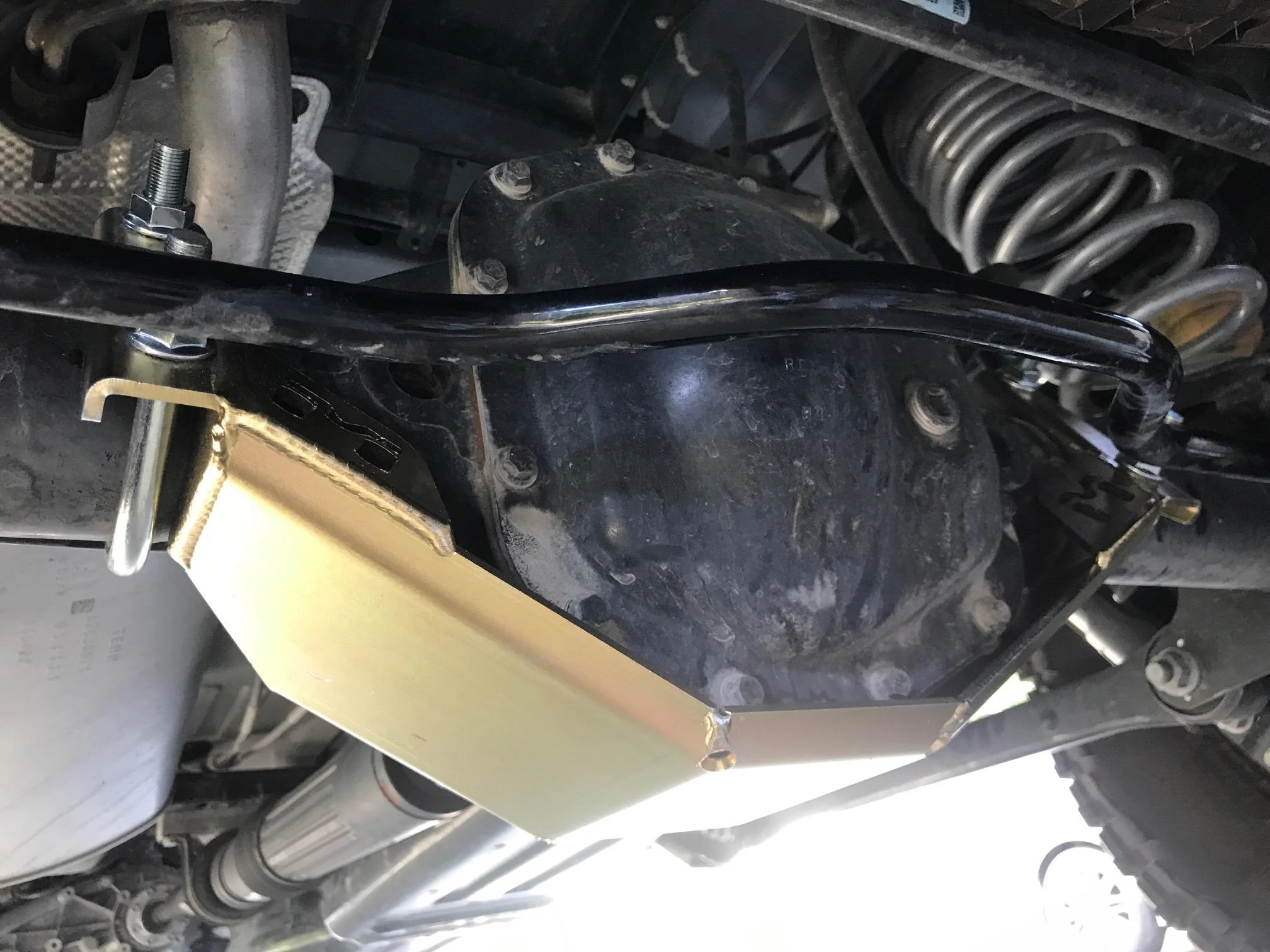 Jeep Gladiator Metalcloak diff skid and Extreme Terrain RedRock Bed Side Rails IMG_2906