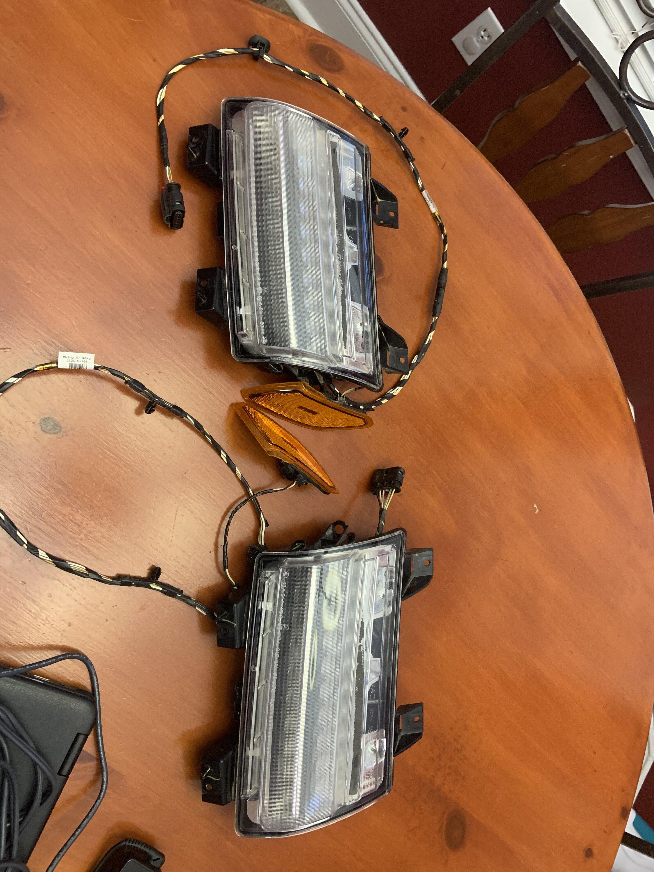 Jeep Gladiator OEM LED DLR’S CDDA6313-655B-40AD-946F-A4ACC3E2E8F1