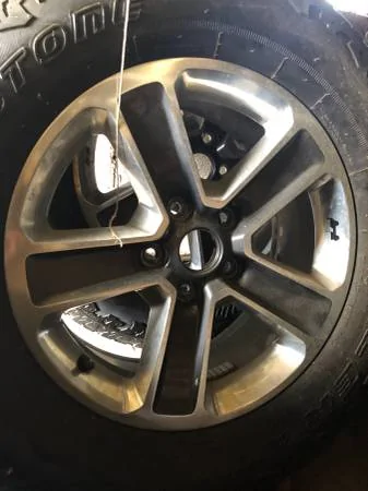 Jeep Gladiator JL Tires and Wheels 00T0T_eL68eoAjVJGz_0lM0t2_600x450