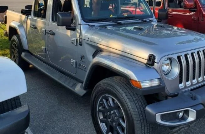 Jeep Gladiator Catch a local deal on OEM Overland wheels (Maryland) 8MmMwLkrQuGHY53vfEBY1Q
