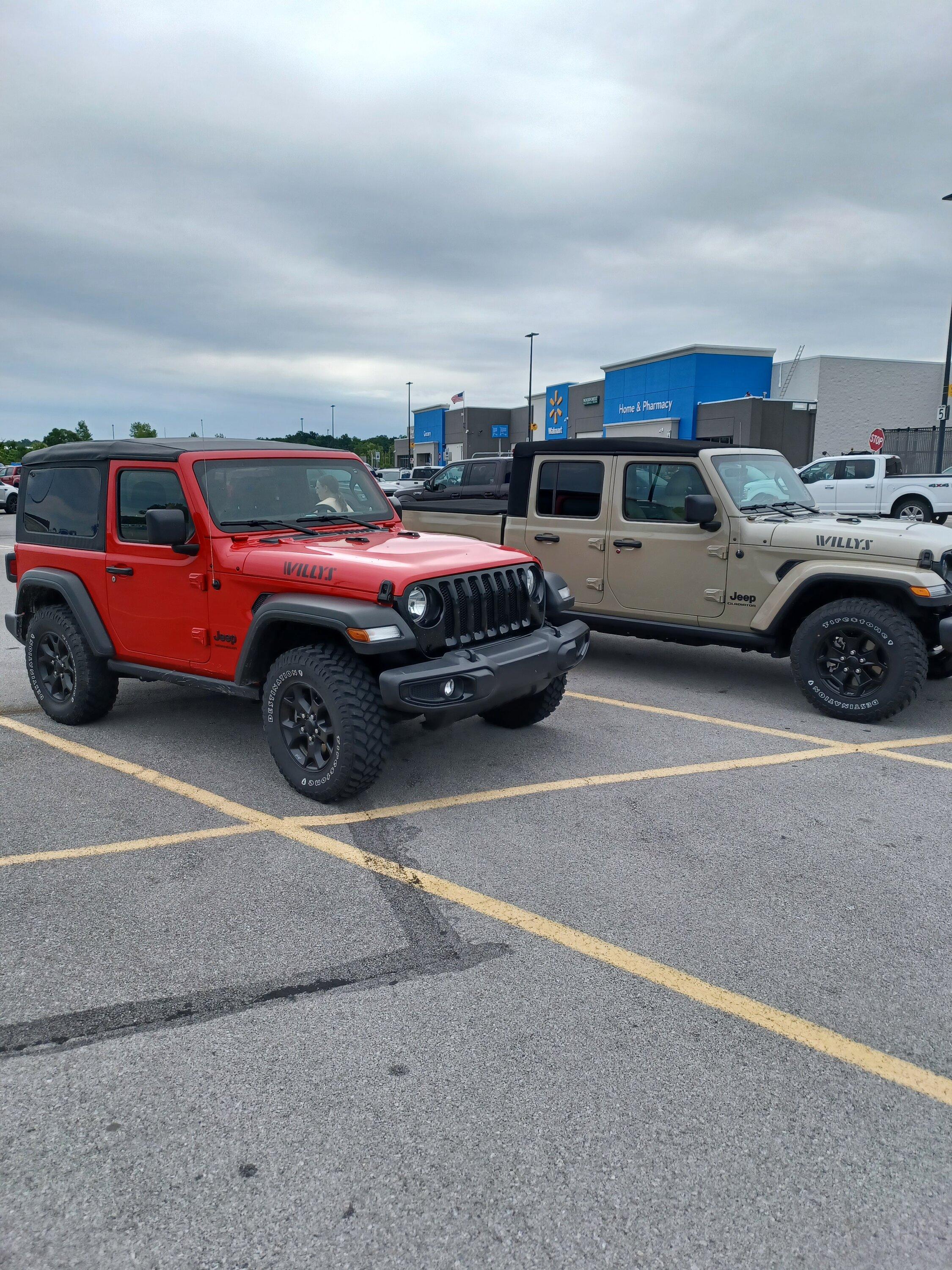 Jeep Gladiator Jeeps Parking Next To Jeeps 20220814_112018