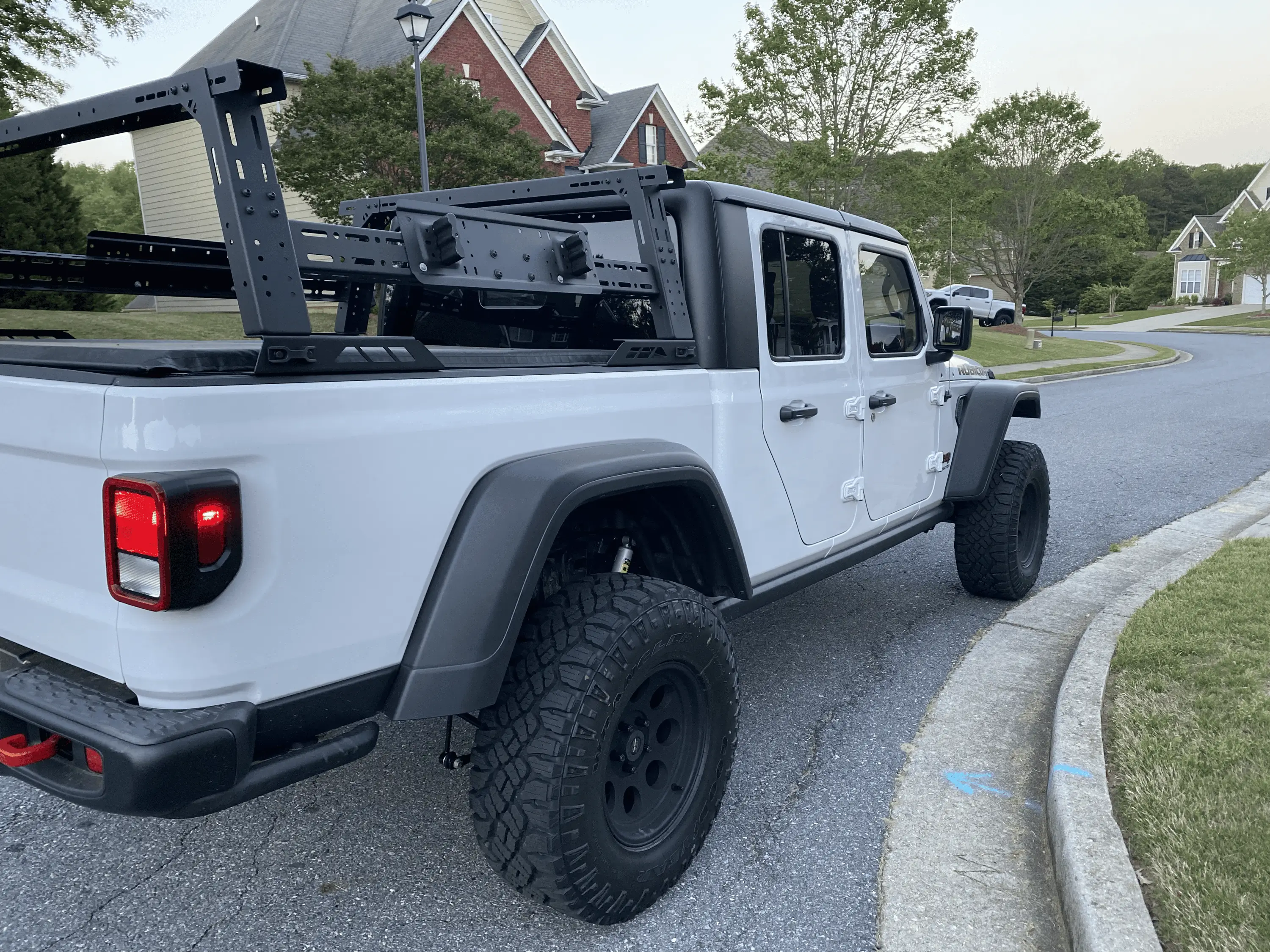 Jeep Gladiator Tonneau Cover - Access Lite Rider tempImagebdULUA