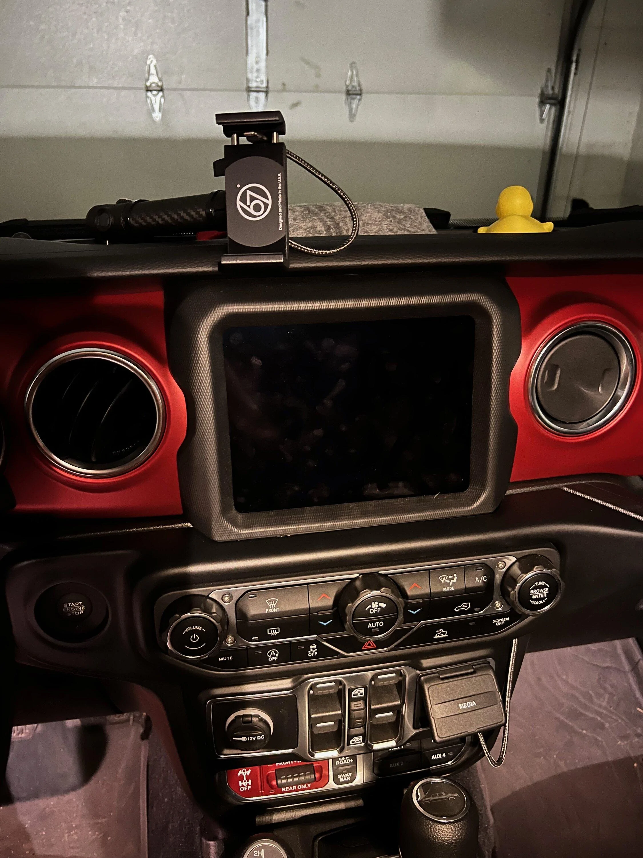 Jeep Gladiator Behind Dash USB Media Split IMG_3328
