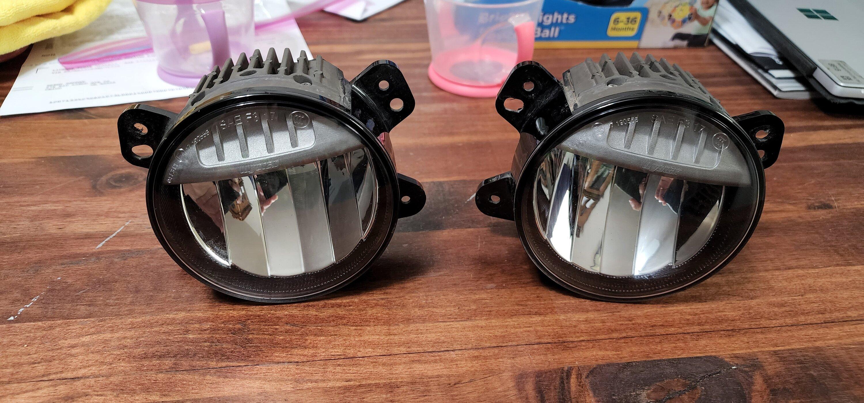 Jeep Gladiator OEM LED Fog Lights - $70 20220819_054413-01