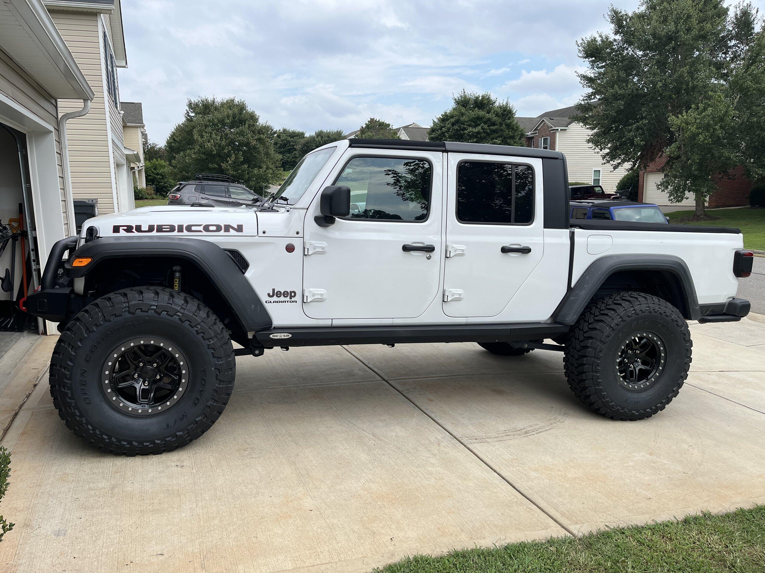 Jeep Gladiator BRIGHT WHITE Gladiator JT Club 2BE9B79D-3833-4881-B0DD-D024D0F6DC80
