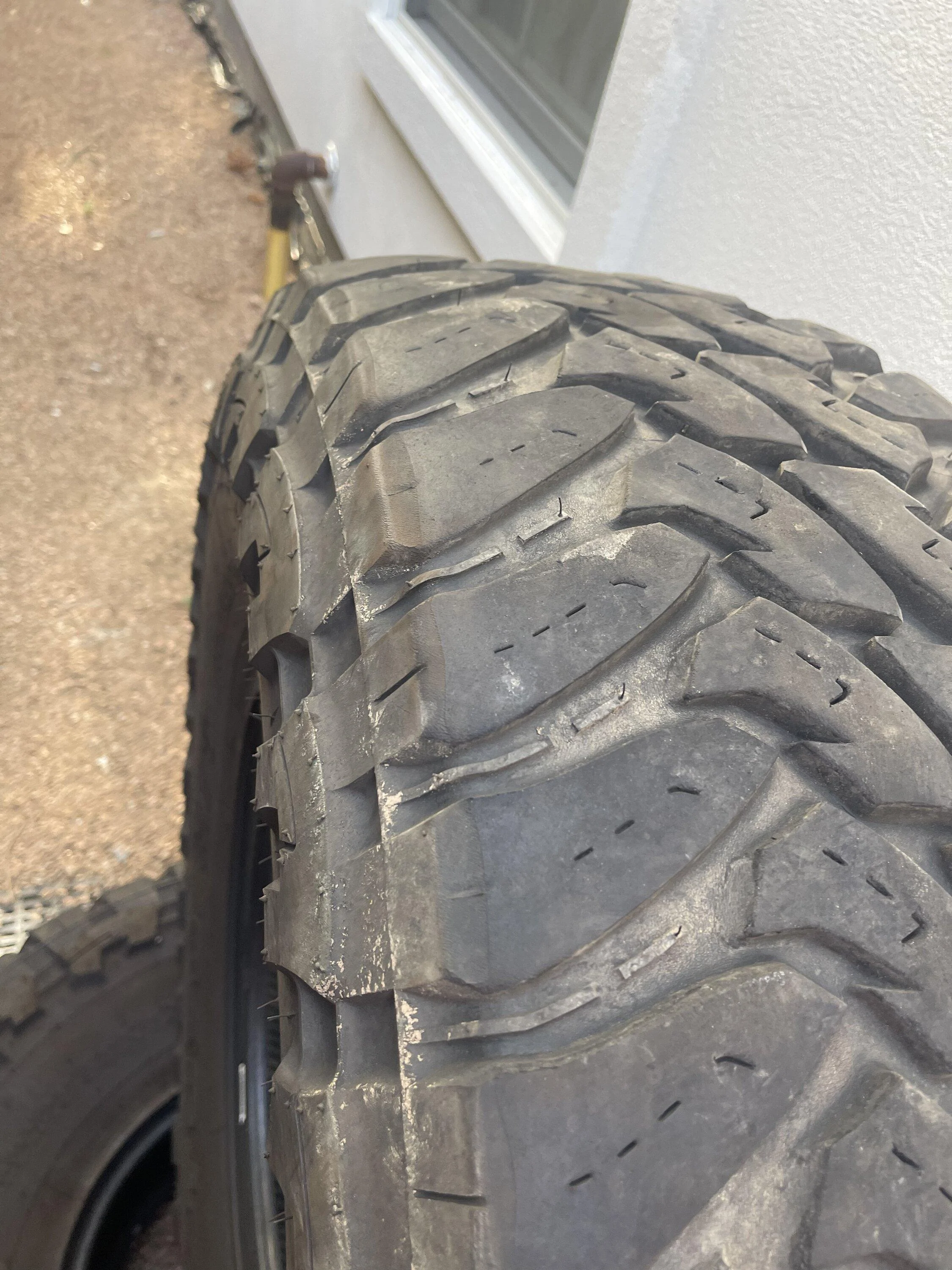 Jeep Gladiator 2 - 40x13.50r17 used tires $40 D04B6854-842C-4147-94A9-CCAAEAAF4B21