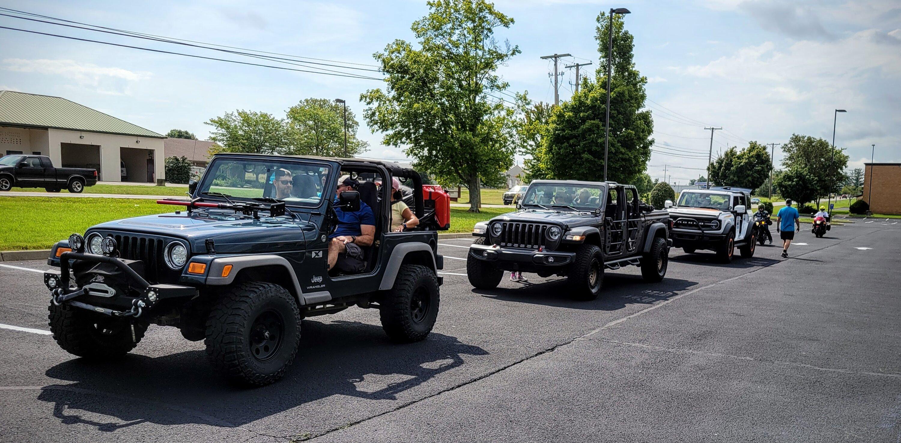 Jeep Gladiator Jeeps Parking Next To Jeeps 20220820_112657