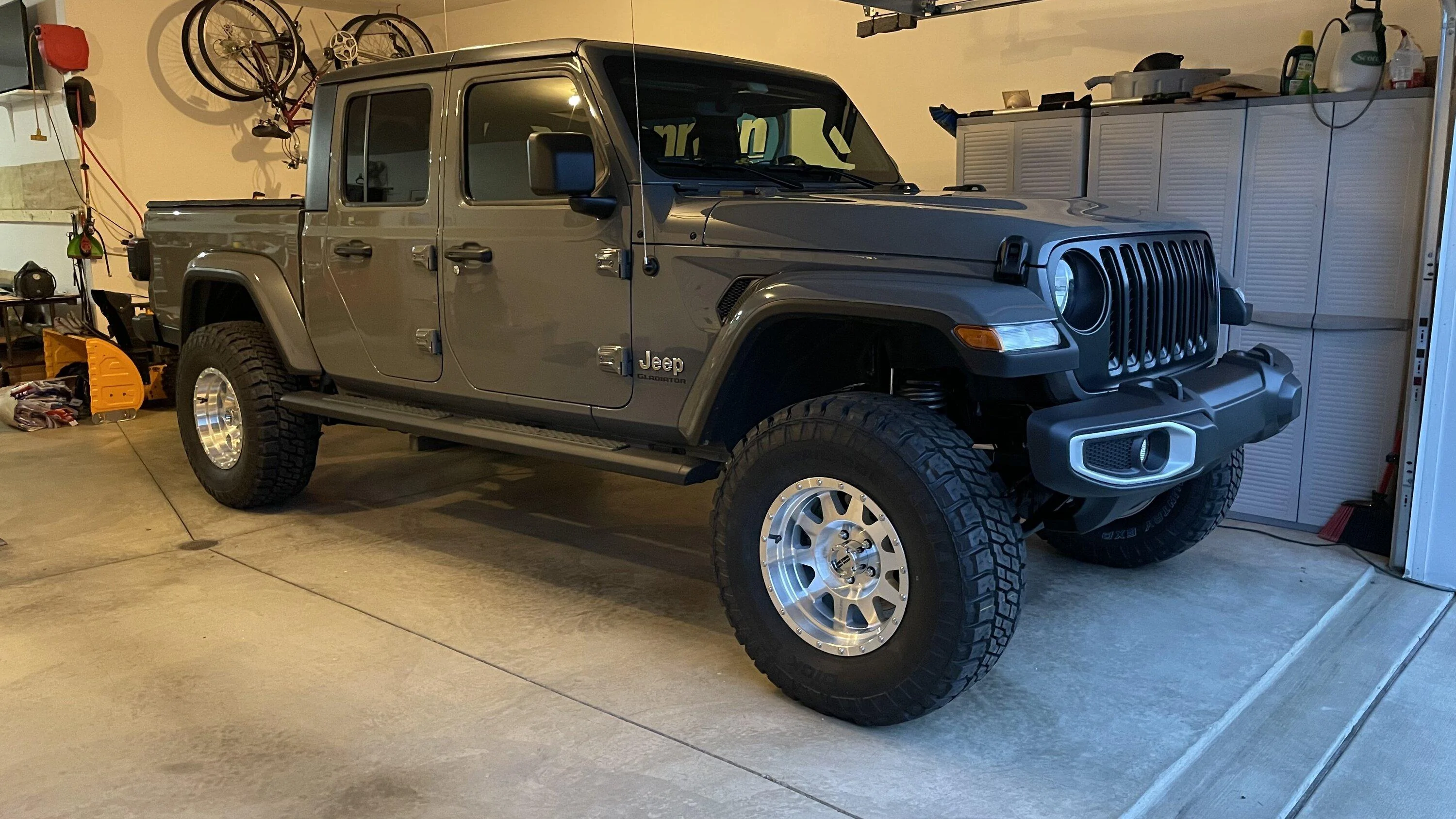 Jeep Gladiator Gladiator Glamour Shots 79FC0C62-276B-4AB8-AC8F-96E018EE5524