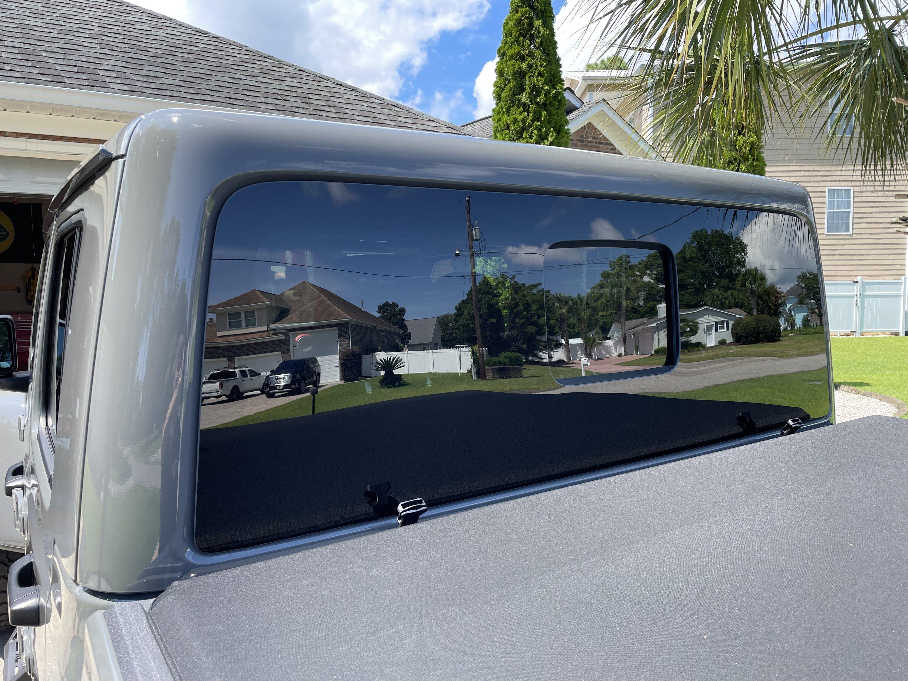 Jeep Gladiator Hardtop (Sting Gray) and accessories DBC9C136-08CE-48DA-8BDE-421C0F780FA4