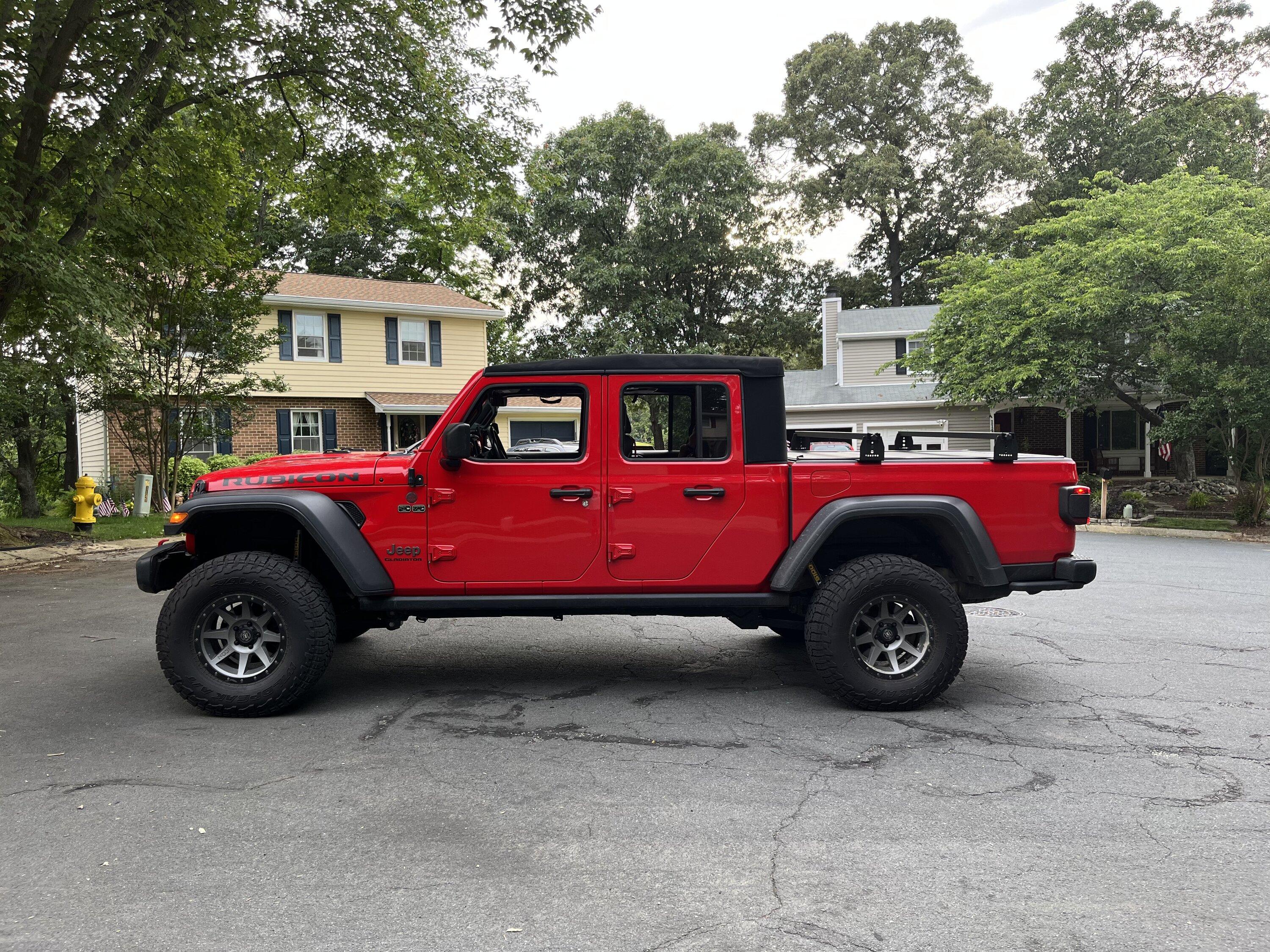 Jeep Gladiator Picking a Lift 71611DC1-222A-4E16-86F4-95FB622CF4D4