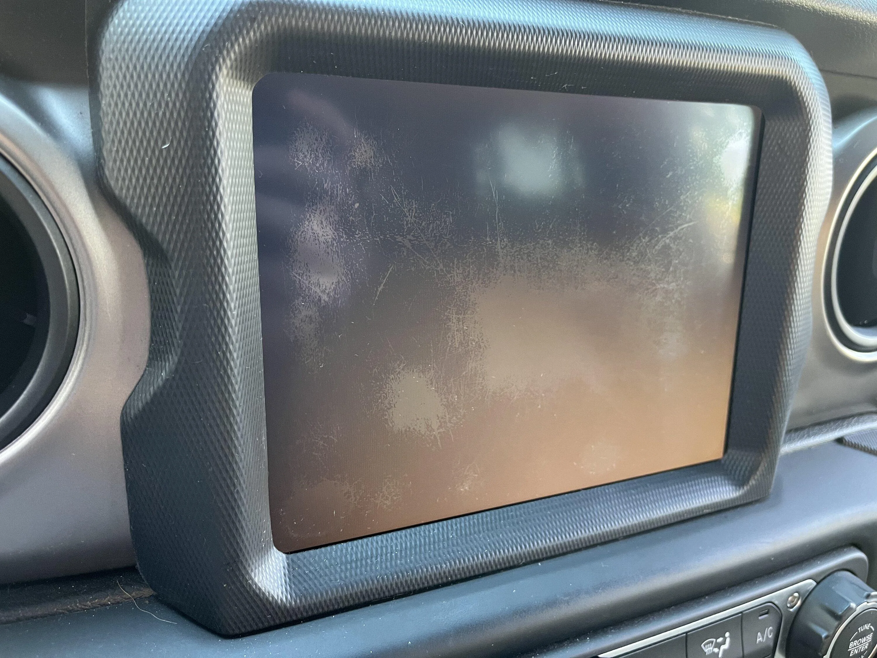 Jeep Gladiator Issue with 8.4 screen and Jeep Cares...or doesn't. F7BA7BE2-C45C-48AD-A36B-3727EF103104