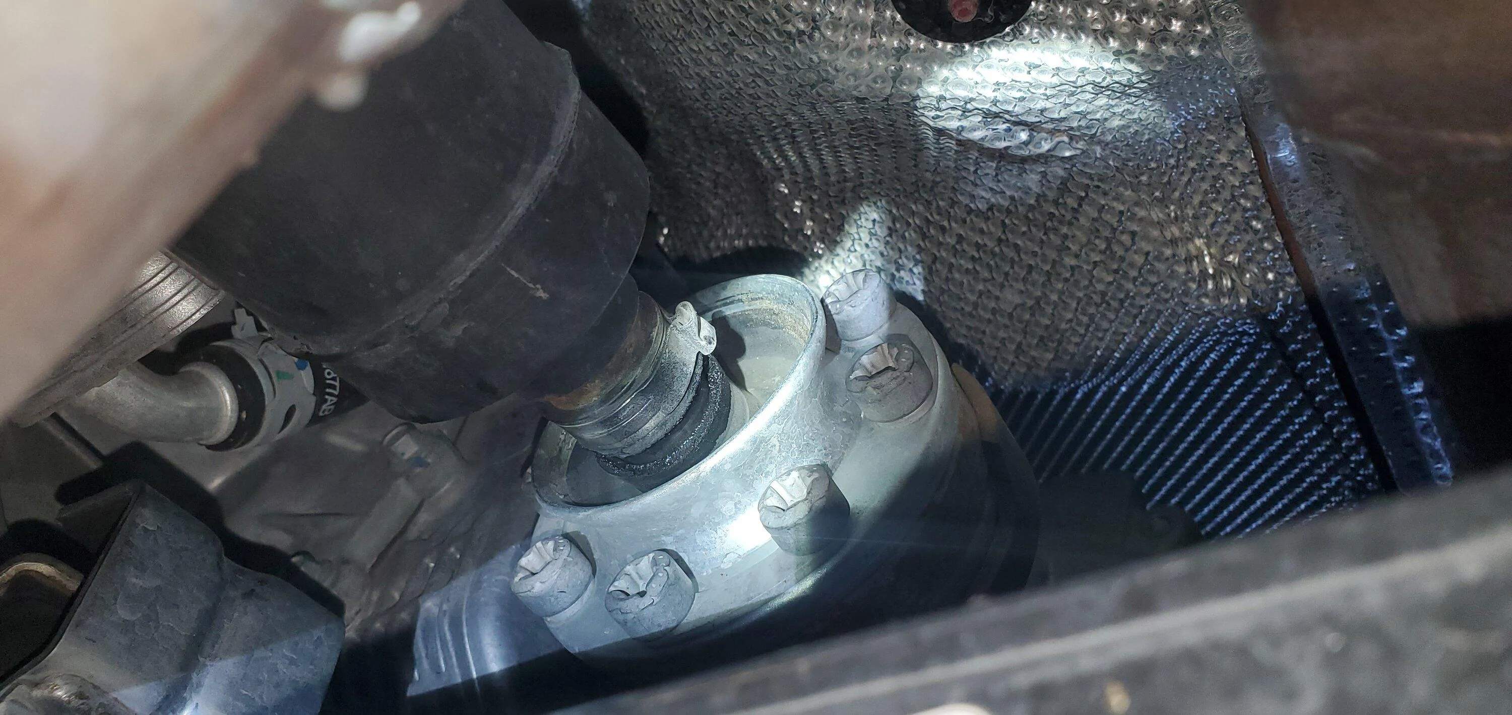 Jeep Gladiator Front drive shaft lost bolts, need a new seal 20220821_164822