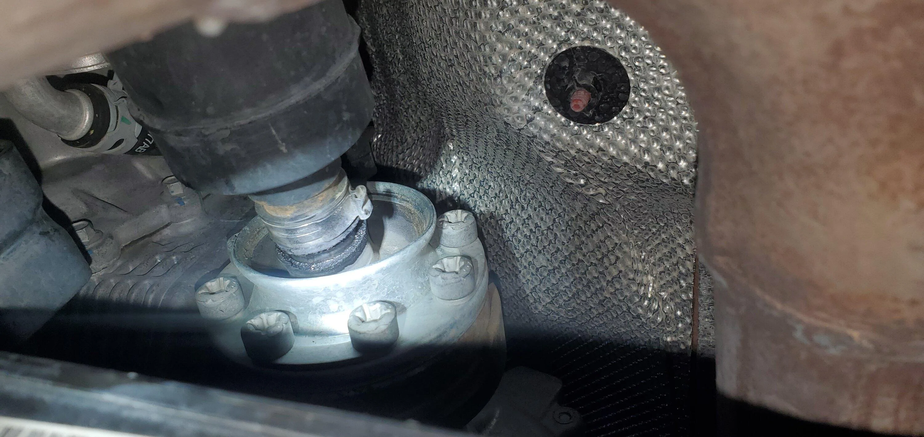 Jeep Gladiator Front drive shaft lost bolts, need a new seal 20220821_164850