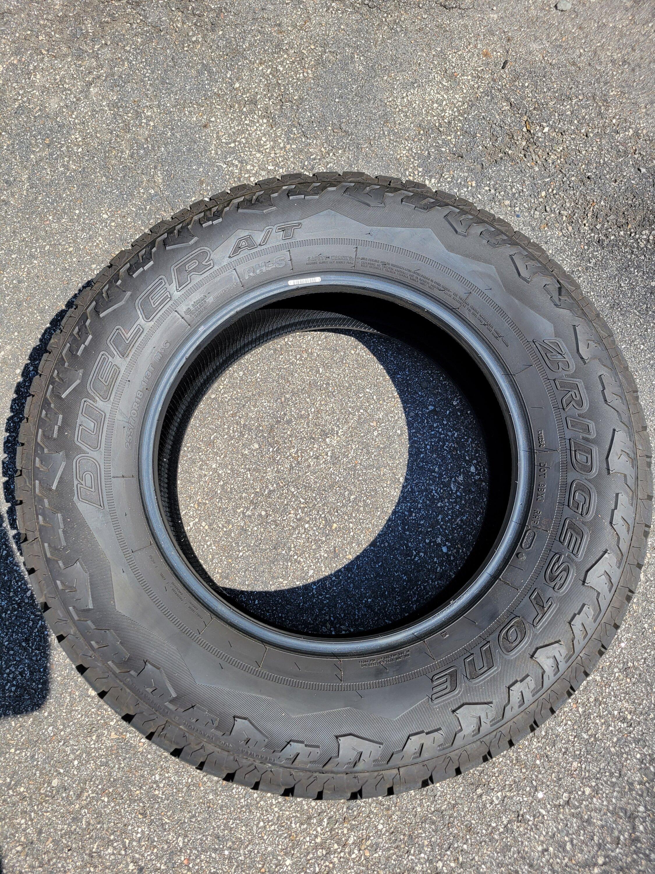 Jeep Gladiator 4 Bridgestone Dueler 255/70R18 tires 20220820_115236