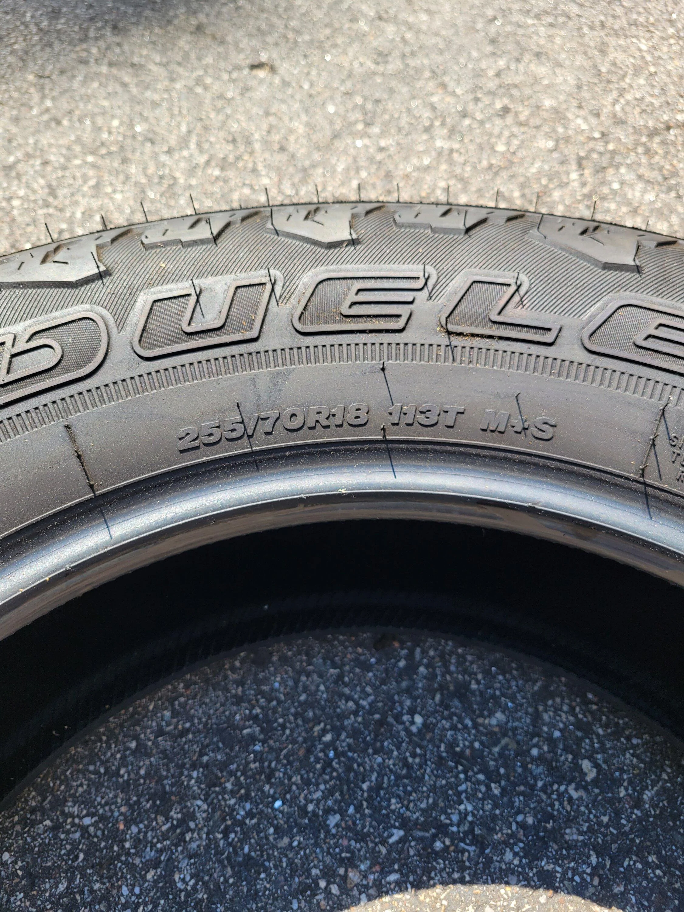Jeep Gladiator 4 Bridgestone Dueler 255/70R18 tires 20220820_115258